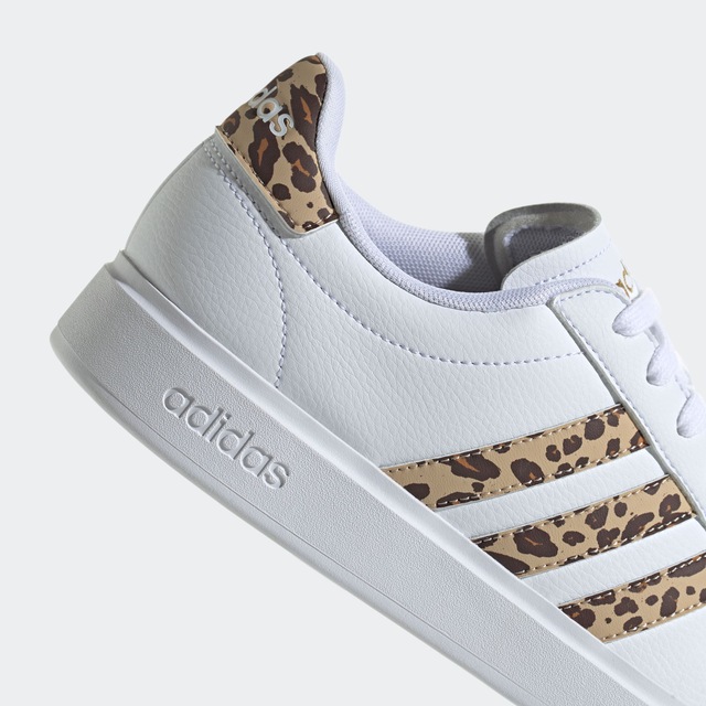 adidas Sportswear Sneaker »GRAND COURT 2.0«  mit Leo Print, Design auf den Spuren des adidas Superstar