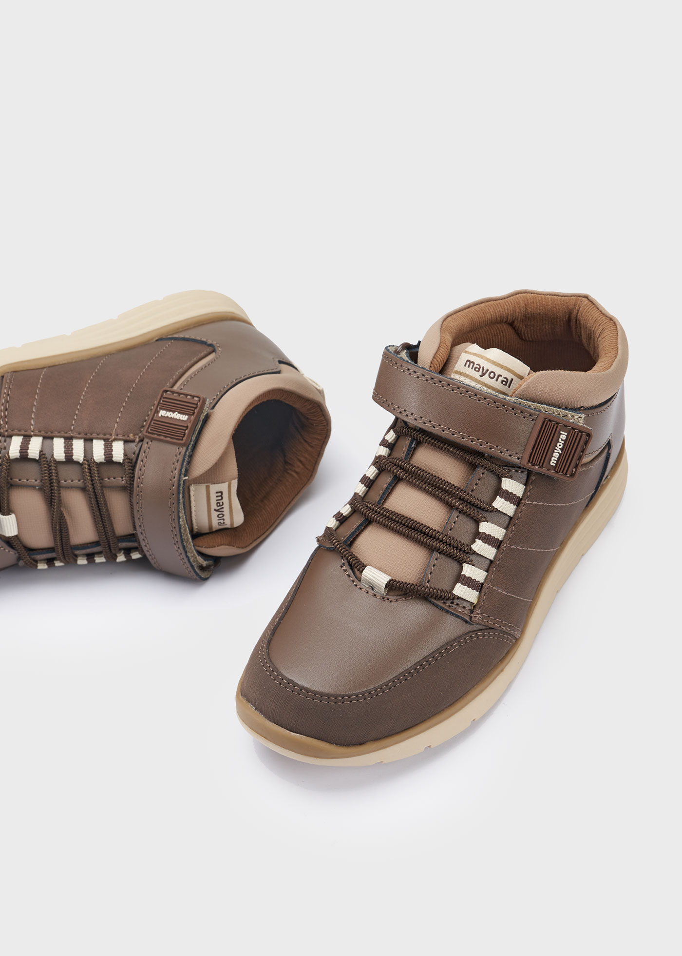 Botas de tornozelo em couro sustentável para meninos