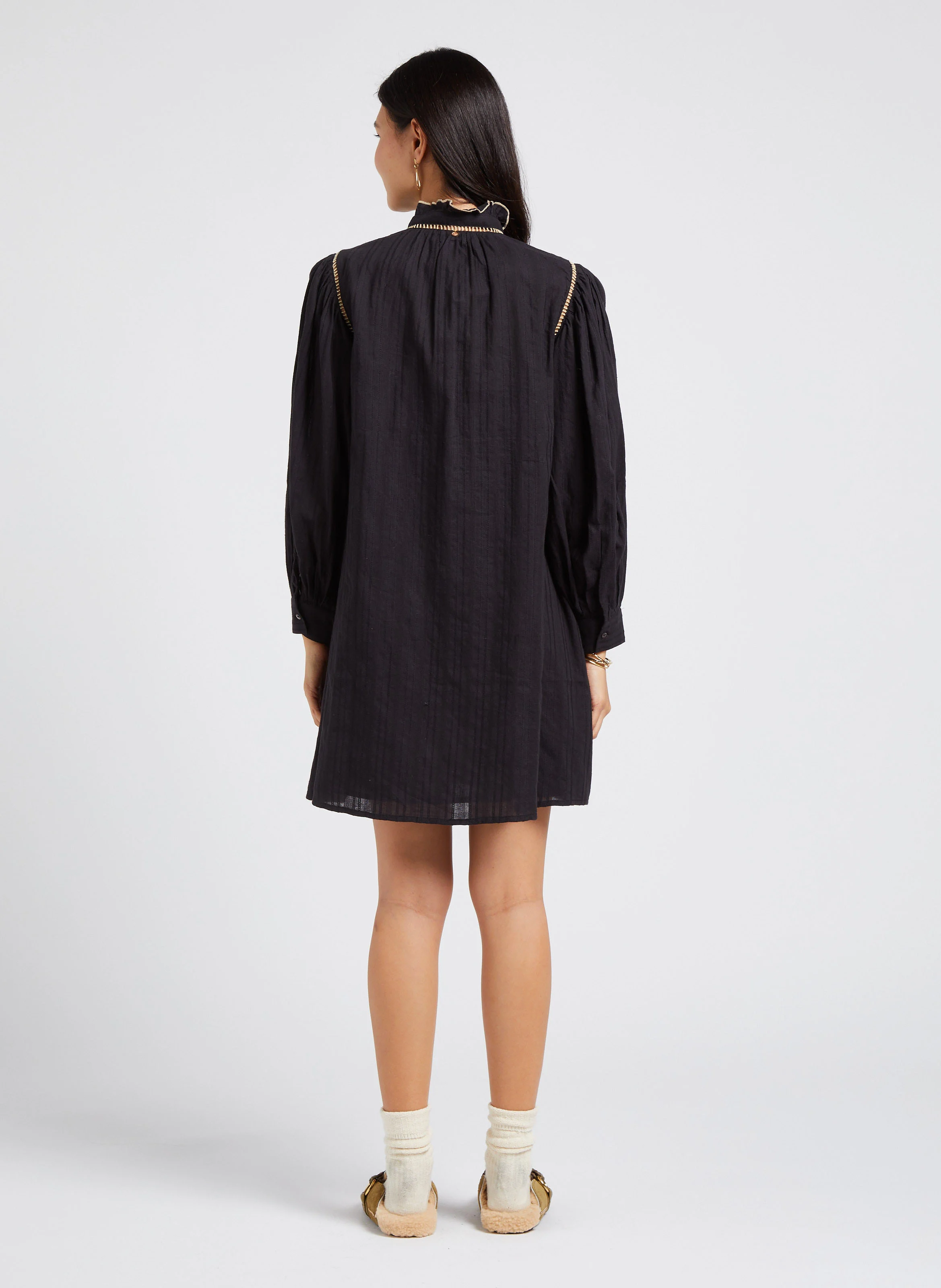 ANOUK - Robe courte évasée col montant en coton | Noir