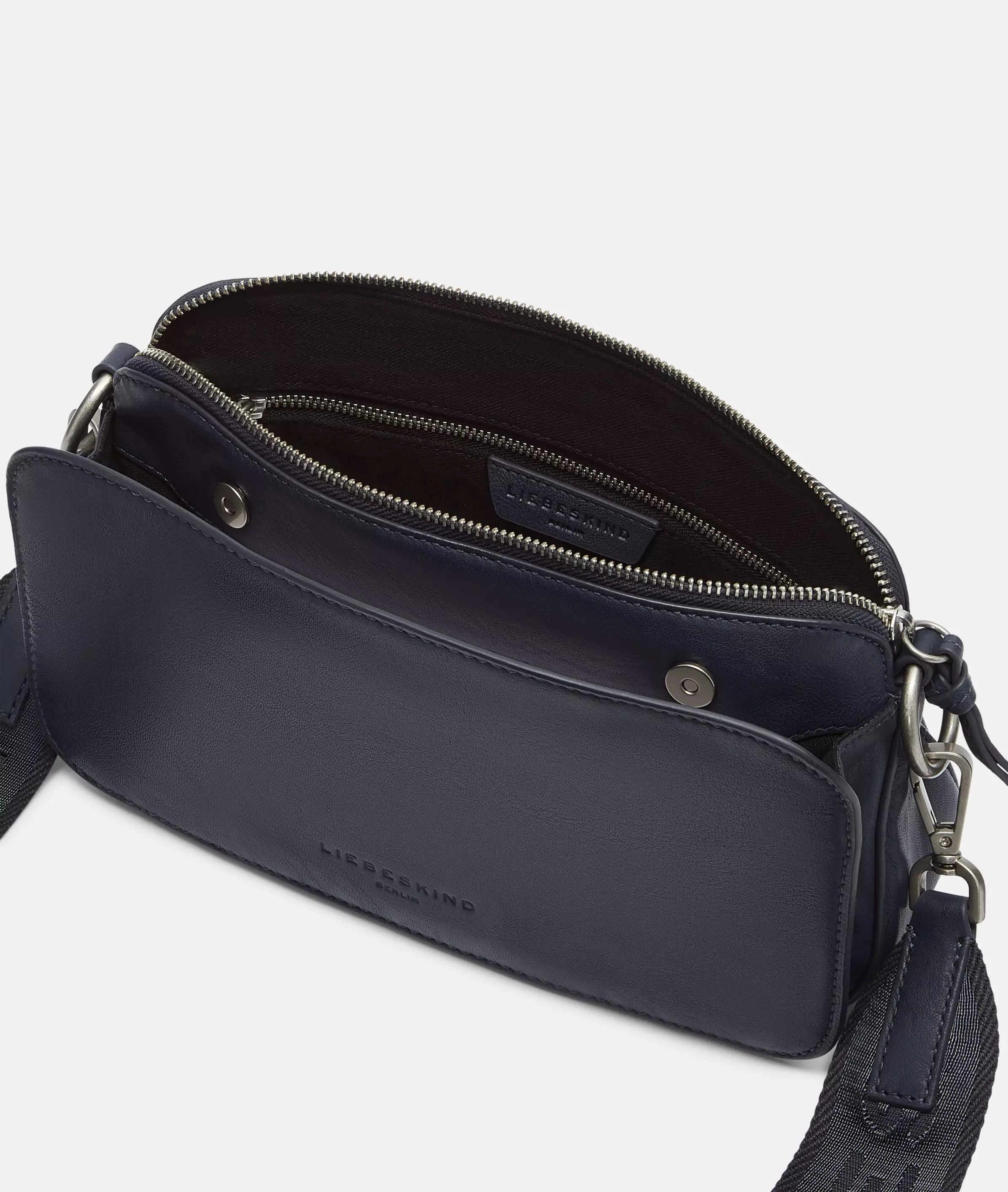 Clarice Crossbody M Spacious sheepskin shoulder bag