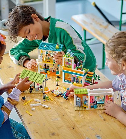 LEGO? Friends - Heartlake Internationale Skole 41731 - 985 Dele