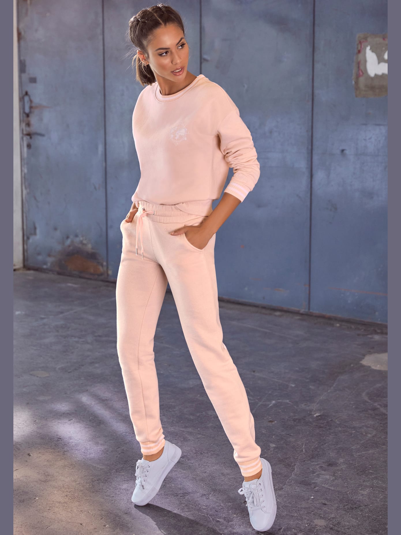 Pantalon molletonné avec poches latérales fendues