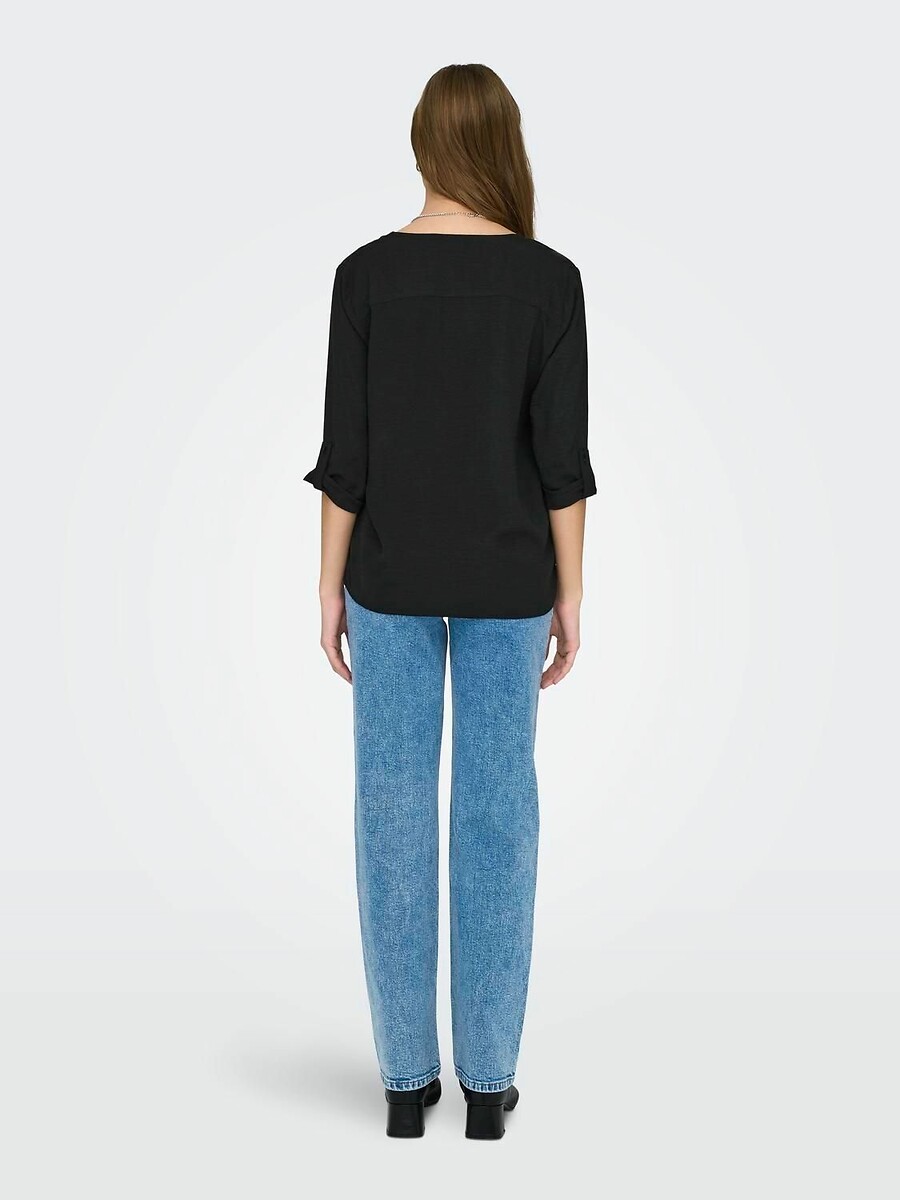 Blusa JDY com mangas 3/4 e decote em V.