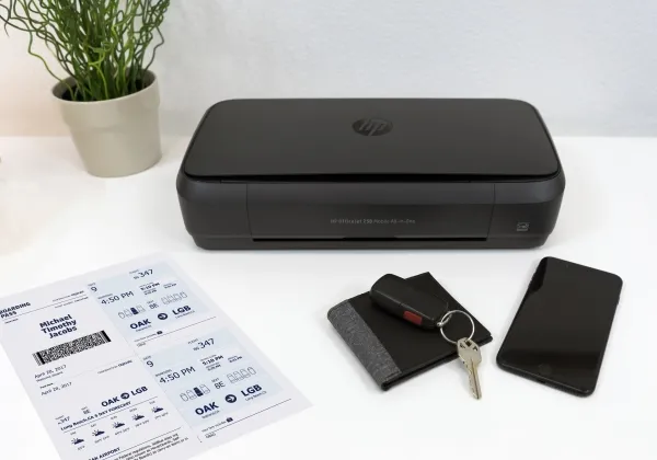 HP Officejet 250 Mobile All-in-One - Multifunktionsprinter - farve - blækprinter - Legal (216 x 356 mm) (original) - A4/Legal (medie) - op til 8 spm (kopiering) - op til 10 spm (udskriver) - 50 ark - USB 2.0, USB vært, Wi-Fi
