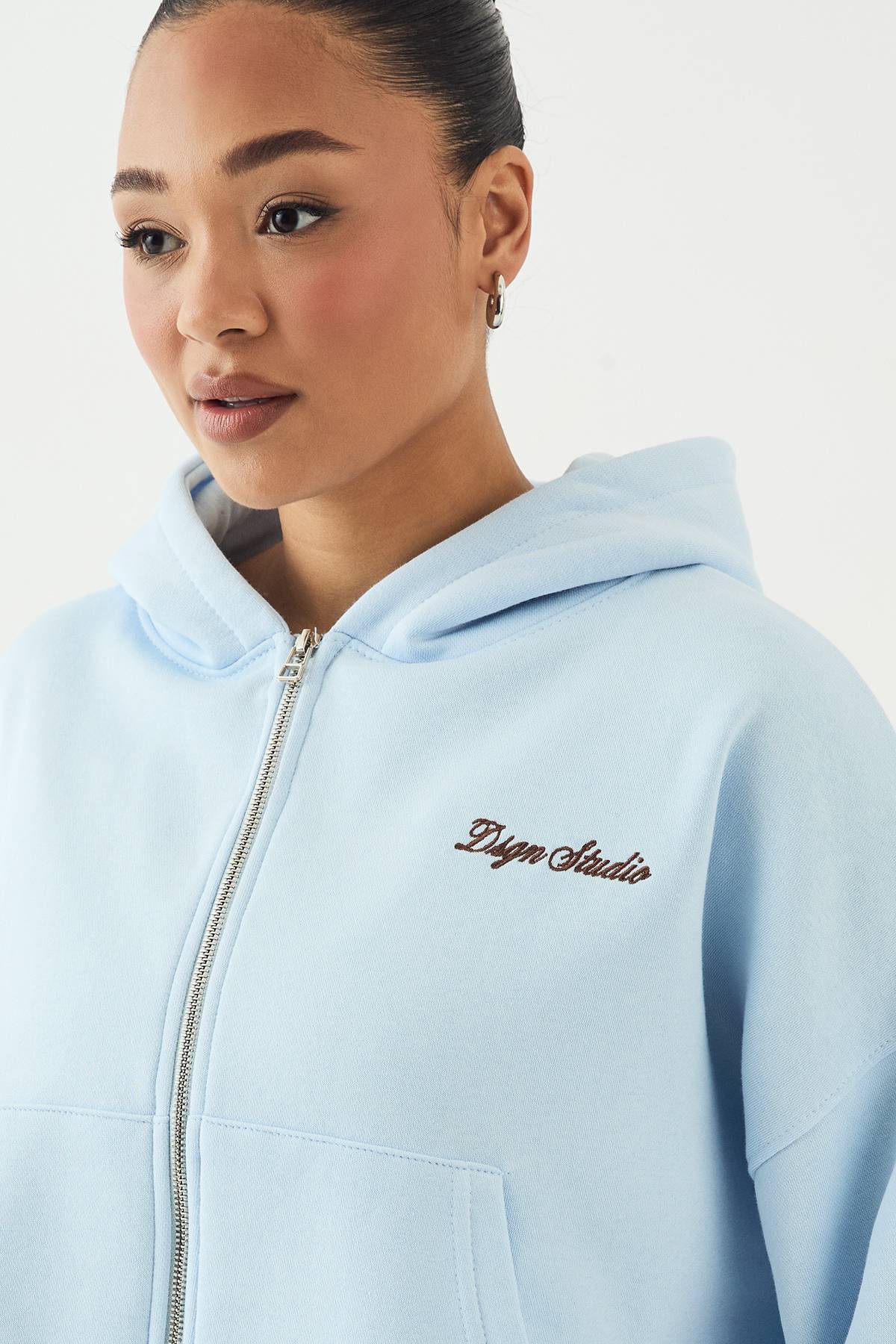 Sweat À Casynthétiqueche Court Boxy Zippé Avec Broderie Script Dsgn Studio