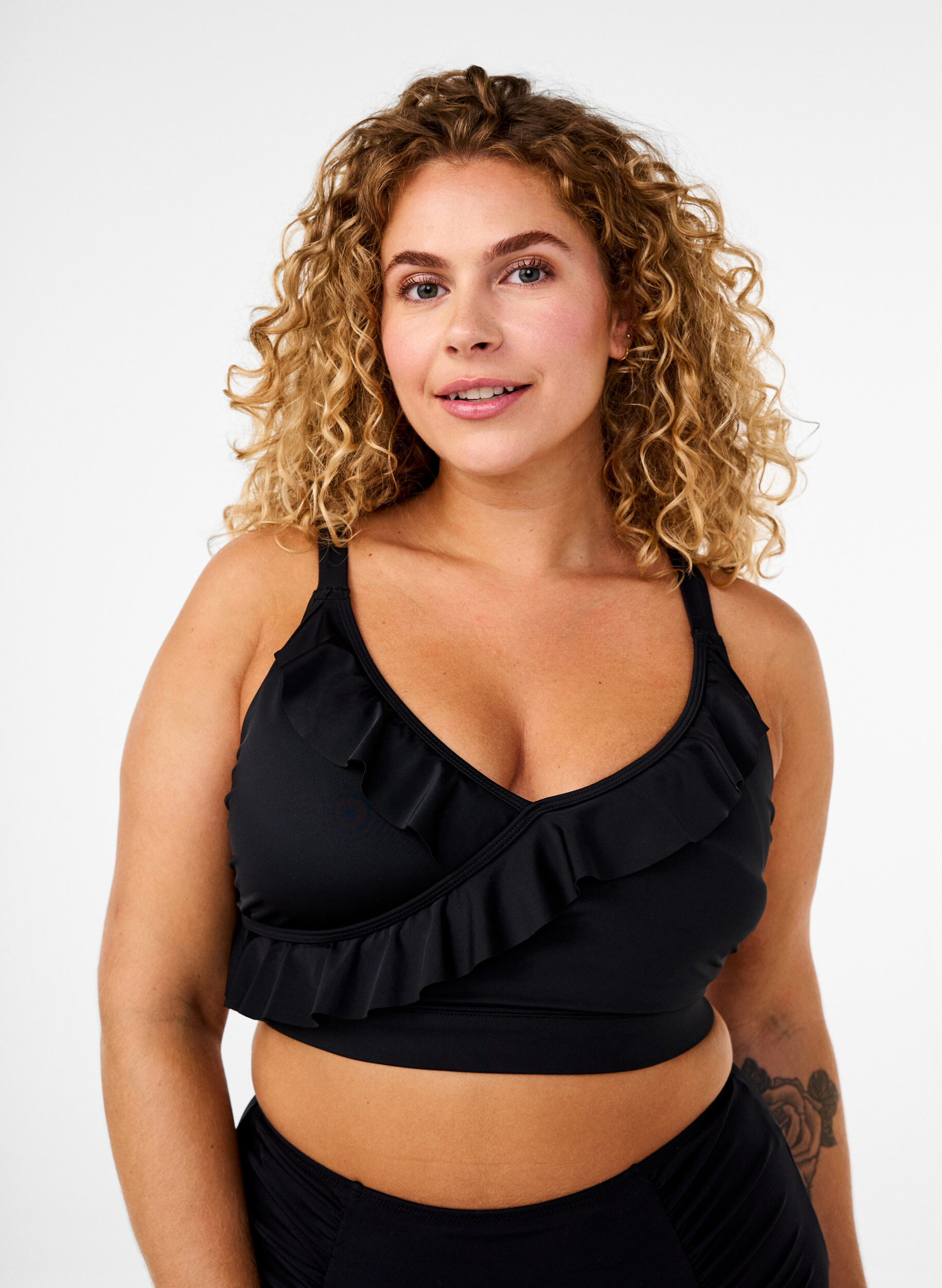 Bikini top med flæser og udtagelig indlæg