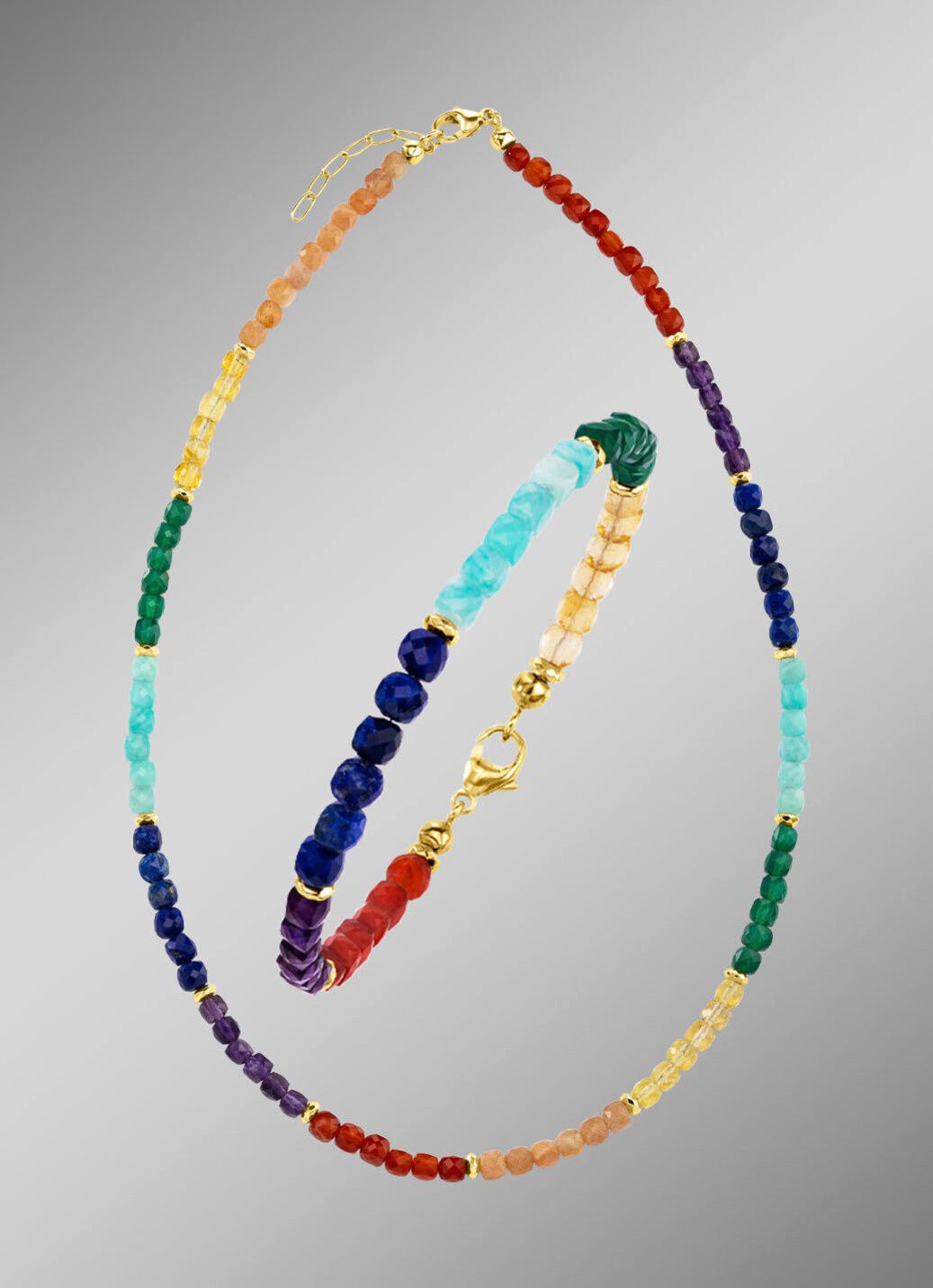 Funkelnde Garnitur mit Edelsteinen