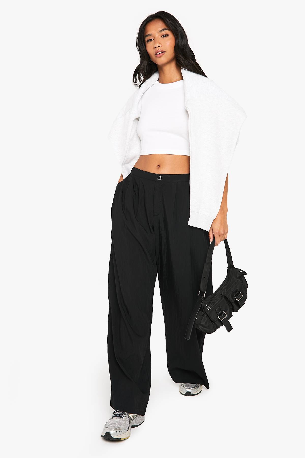 boohoo Pantalon Petite à taille basse à jambe droite