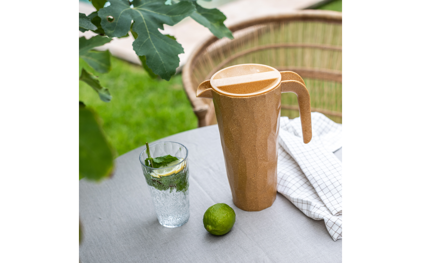 Koziol Club Pitcher Superglas Kanne mit Deckel 1,5 Liter nature ash grey