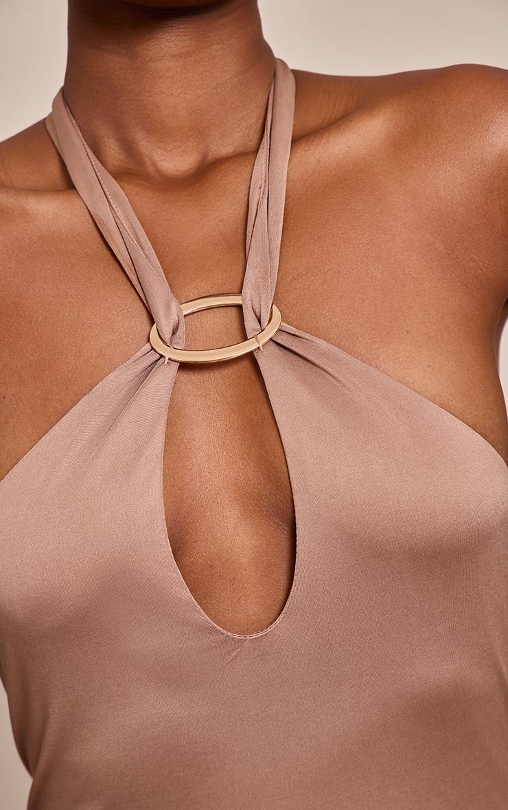 Taupe. Robe Courte À Détails De Finitions Toucher Doux
