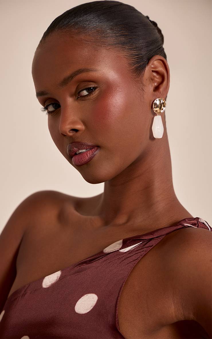 Doré Boucles D'oreilles Pétales Nacrées À Support Doré