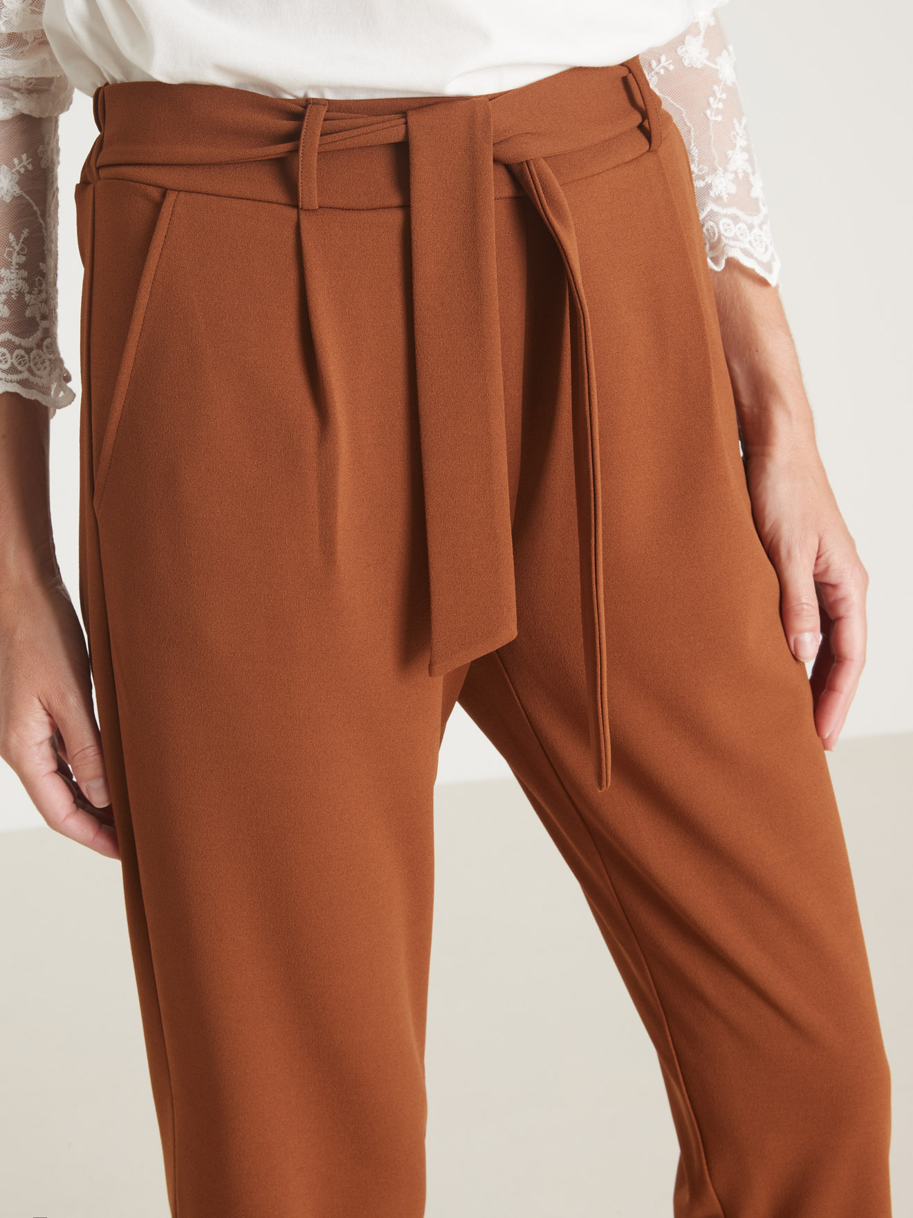 Pantalon élastiqué en maille