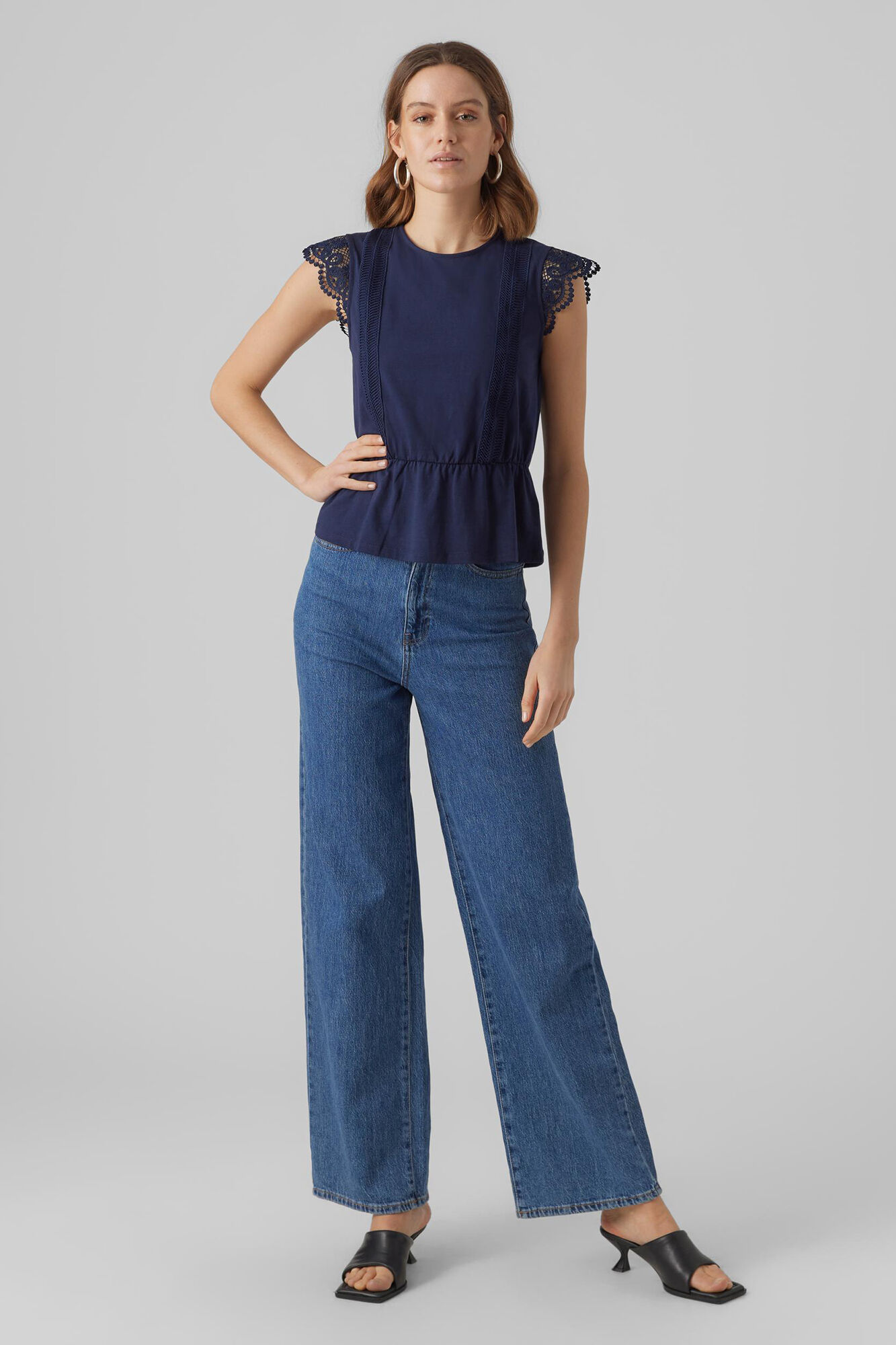 Blusa sem mangas com detalhes em renda - Azul marinho