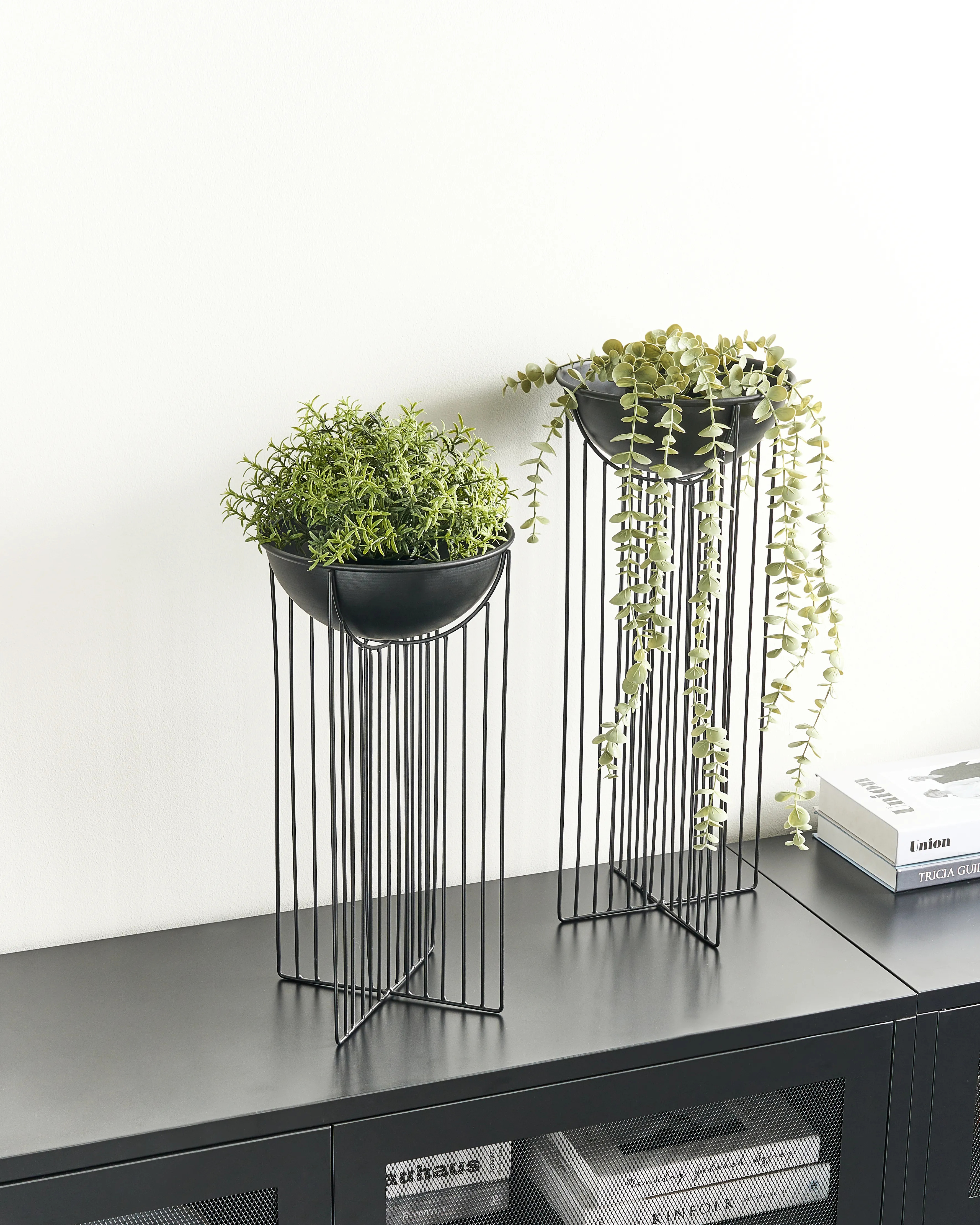 Set van 2 verhoogde bloempotten FICARIA Metaal 22 cm Zwart