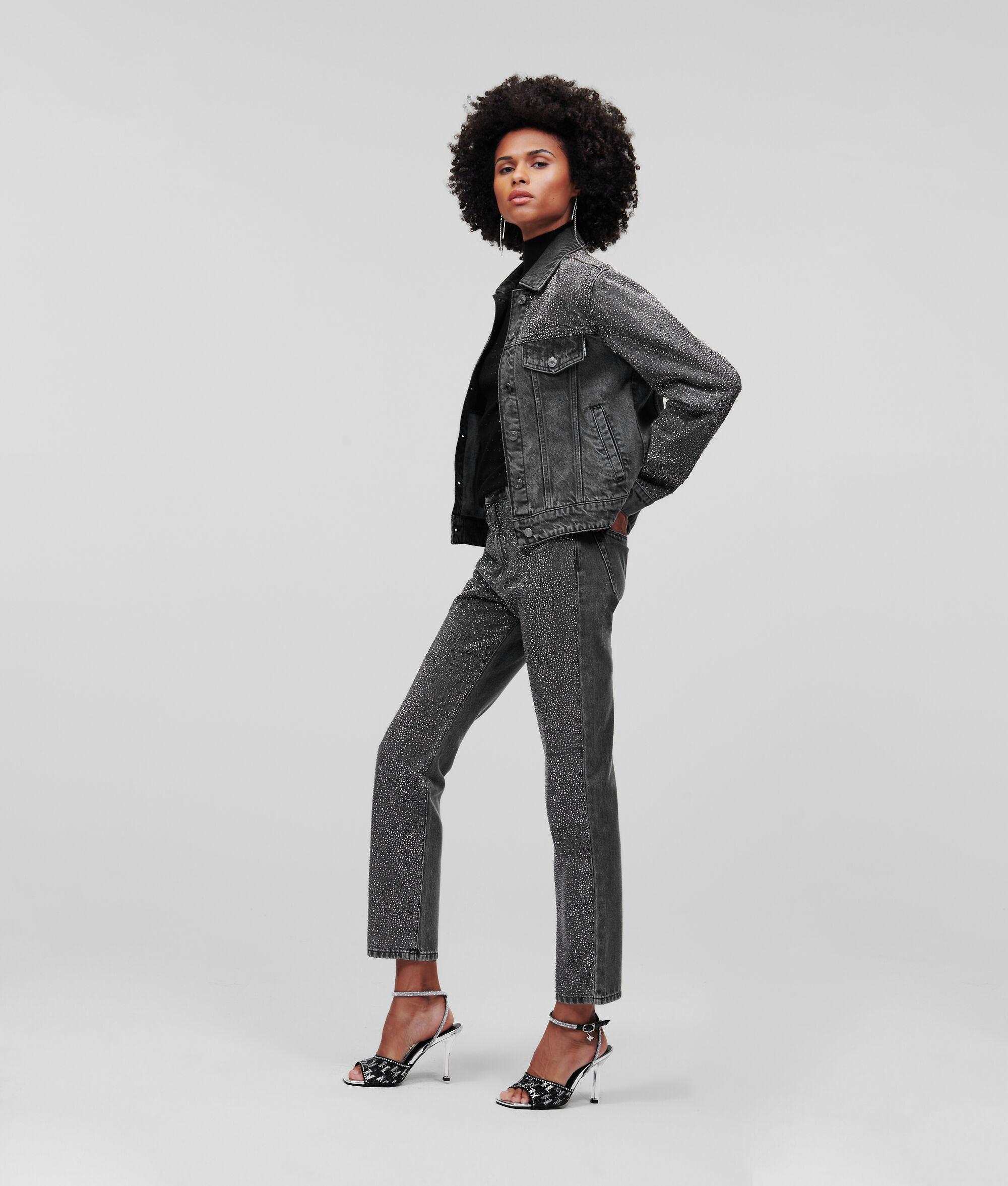 VESTE EN JEAN ORNÉE DE STRASS