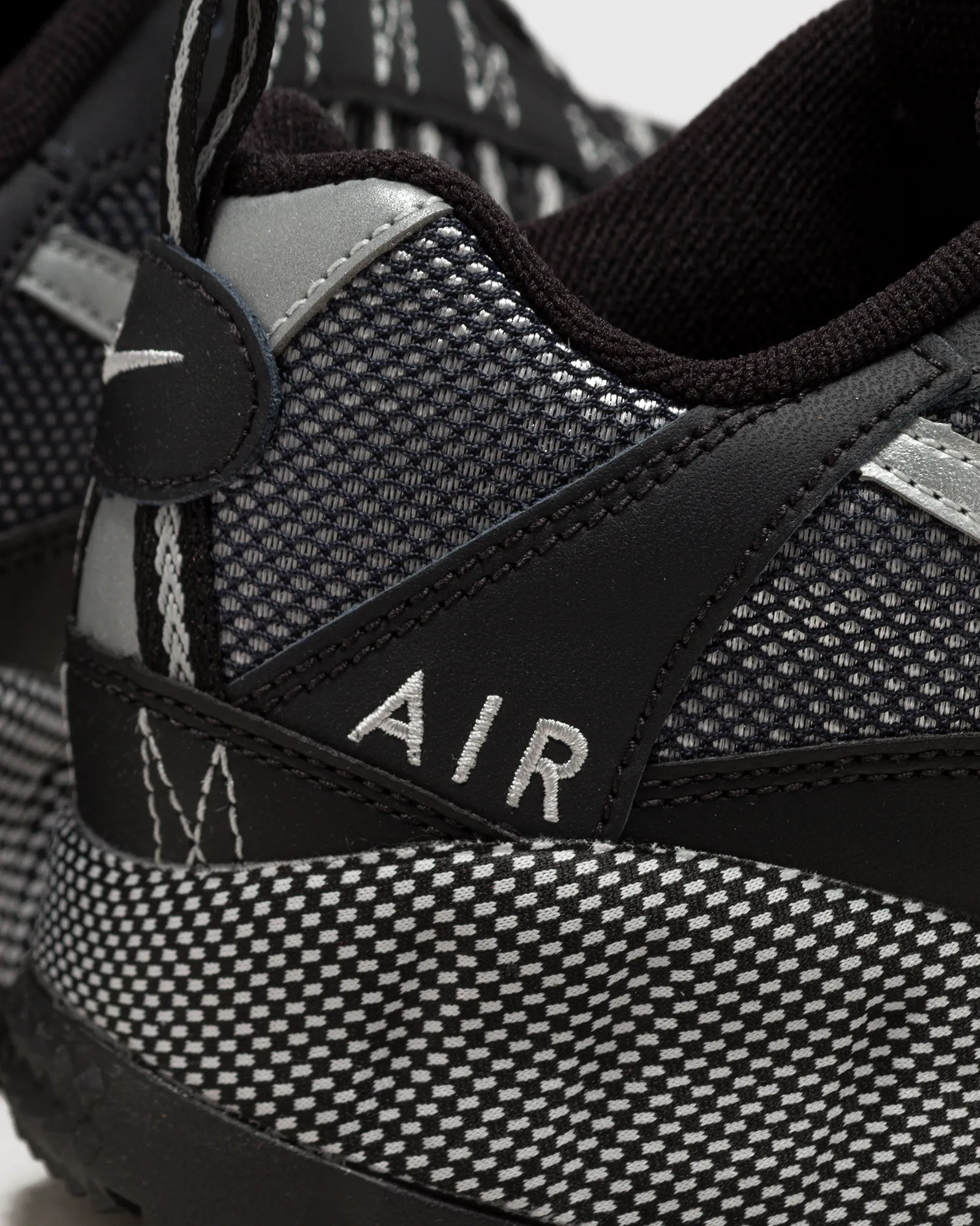 Nike NIKE AIR HUMARA QS 'Black Metallic'