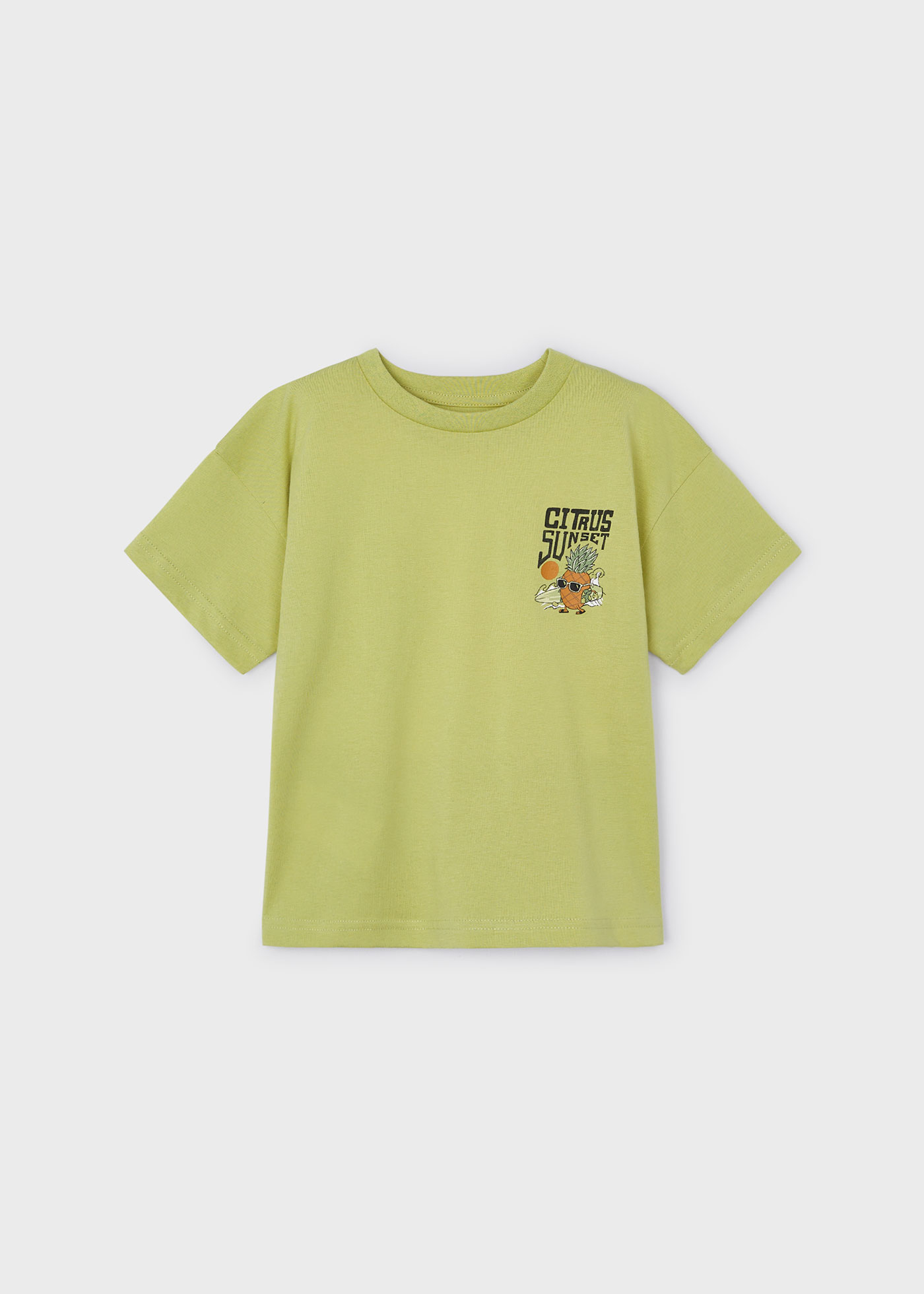 Camiseta infantil Better Cotton com estampa nas costas