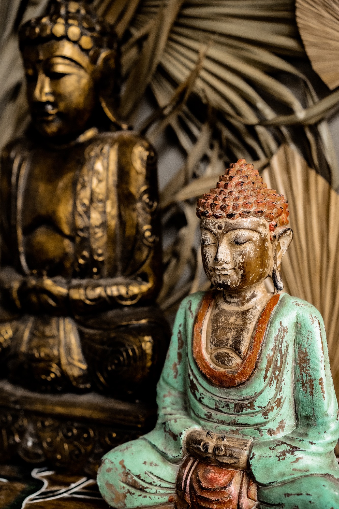 Holzfigur 'Meditierender Buddha', türkis, H 30 cm, B 25 cm, L 13 cm von fischer's lagerhaus