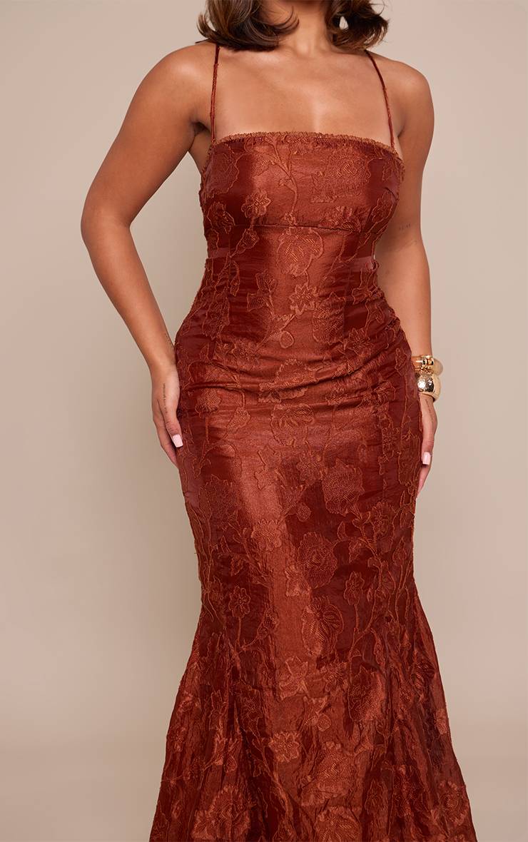 Châtaigne Robe Maxi Texturée À Dos Lacé