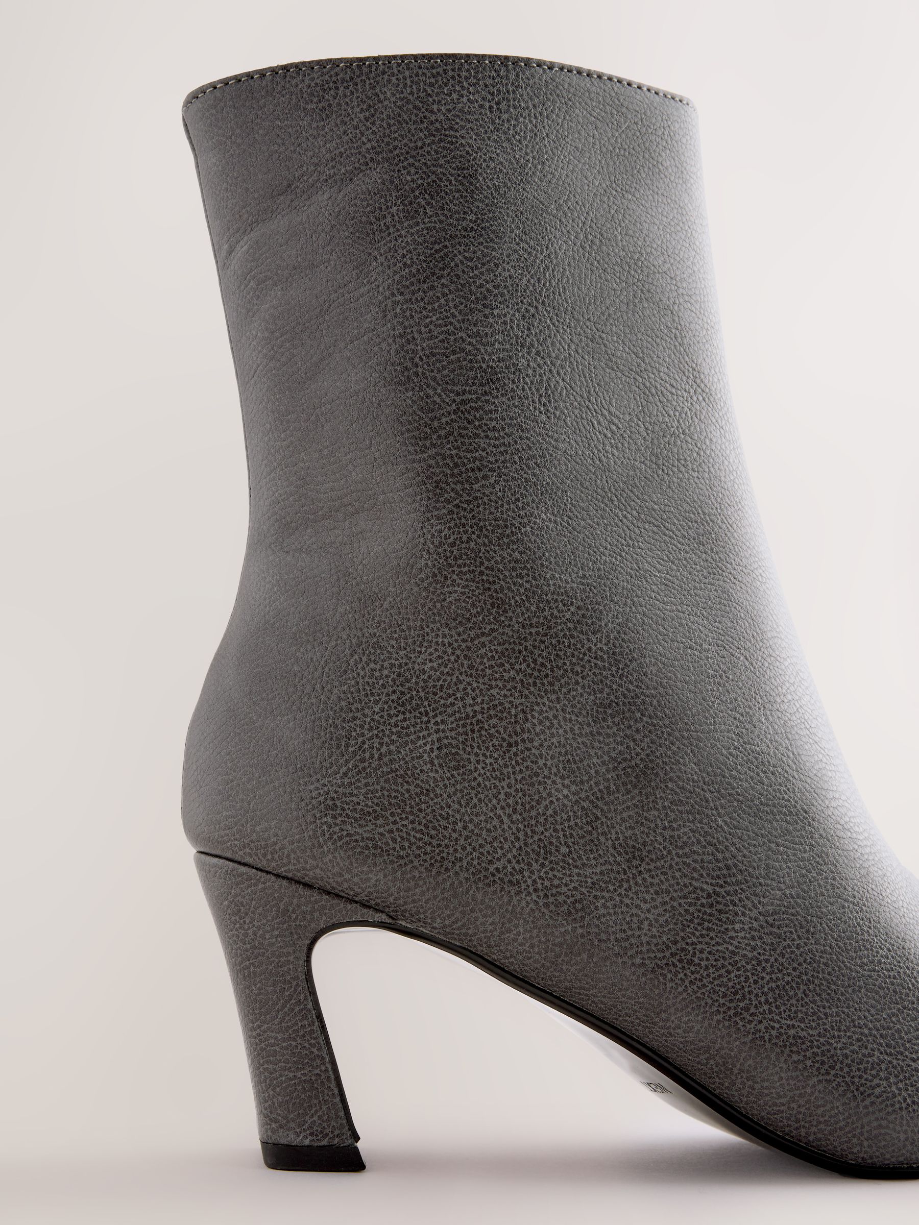 Grijs - Forever Comfort® enkellaarsjes met hak en spitse neus