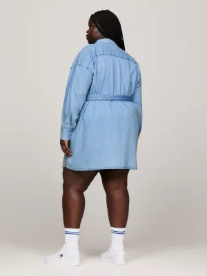 Vestido camisa com cinto e bordado de logotipo em jeans