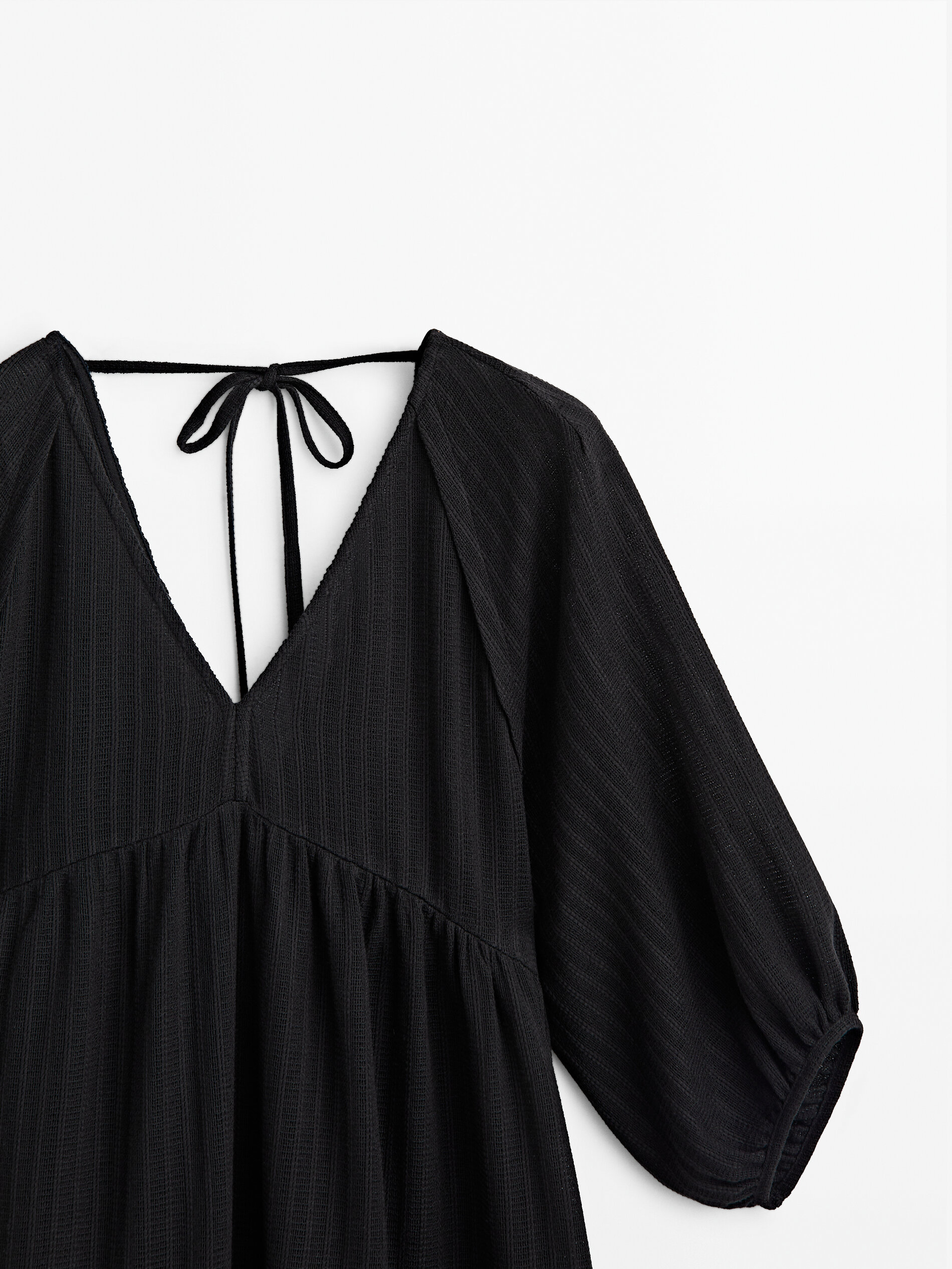 Vestido midi estruturado com mangas bufantes - PRETO