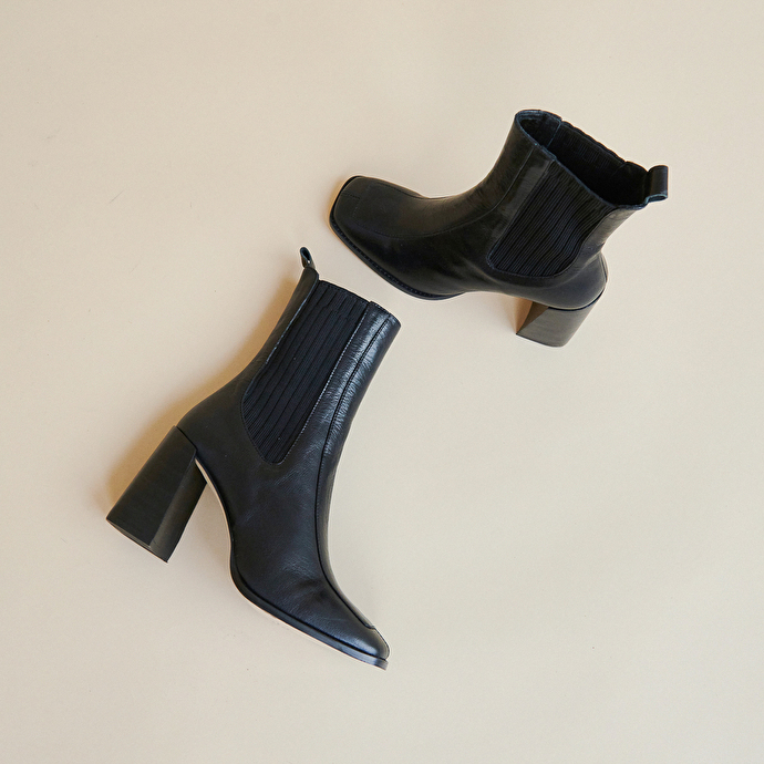 Bottines à talons hauts  en cuir noir