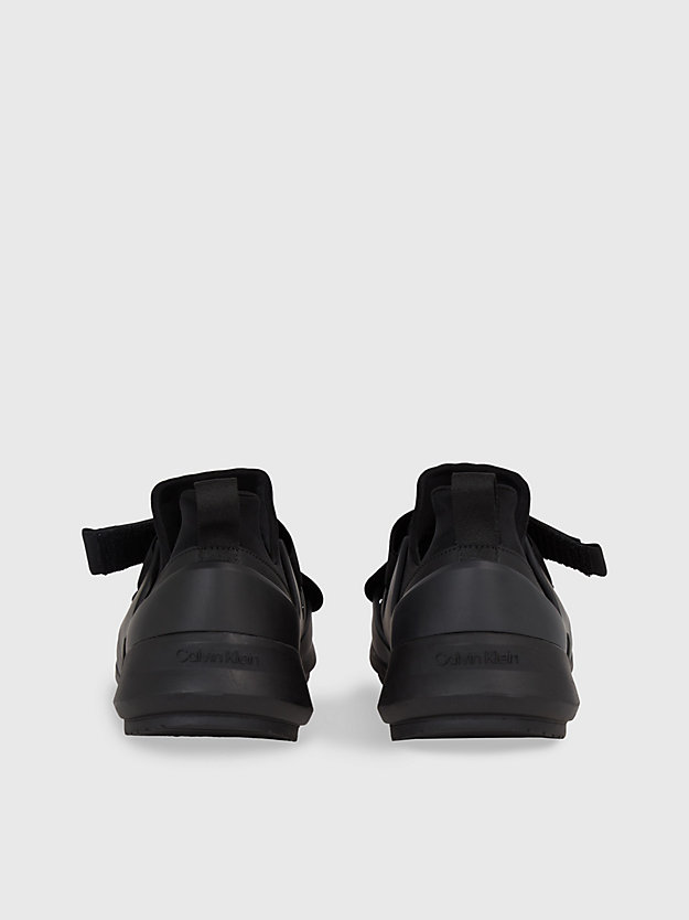 Tênis de neoprene