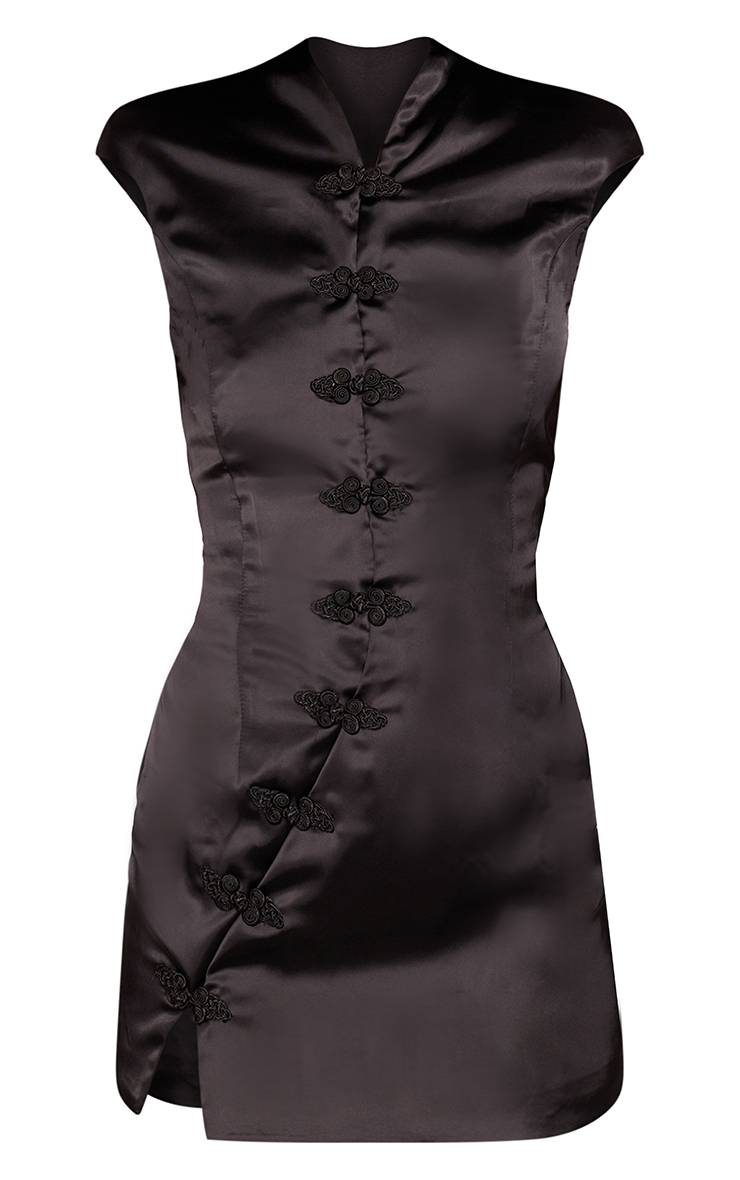 Noir Robe Courte En Satin Sans Col À Manches Courtes Avec Détails De Brandebourgs