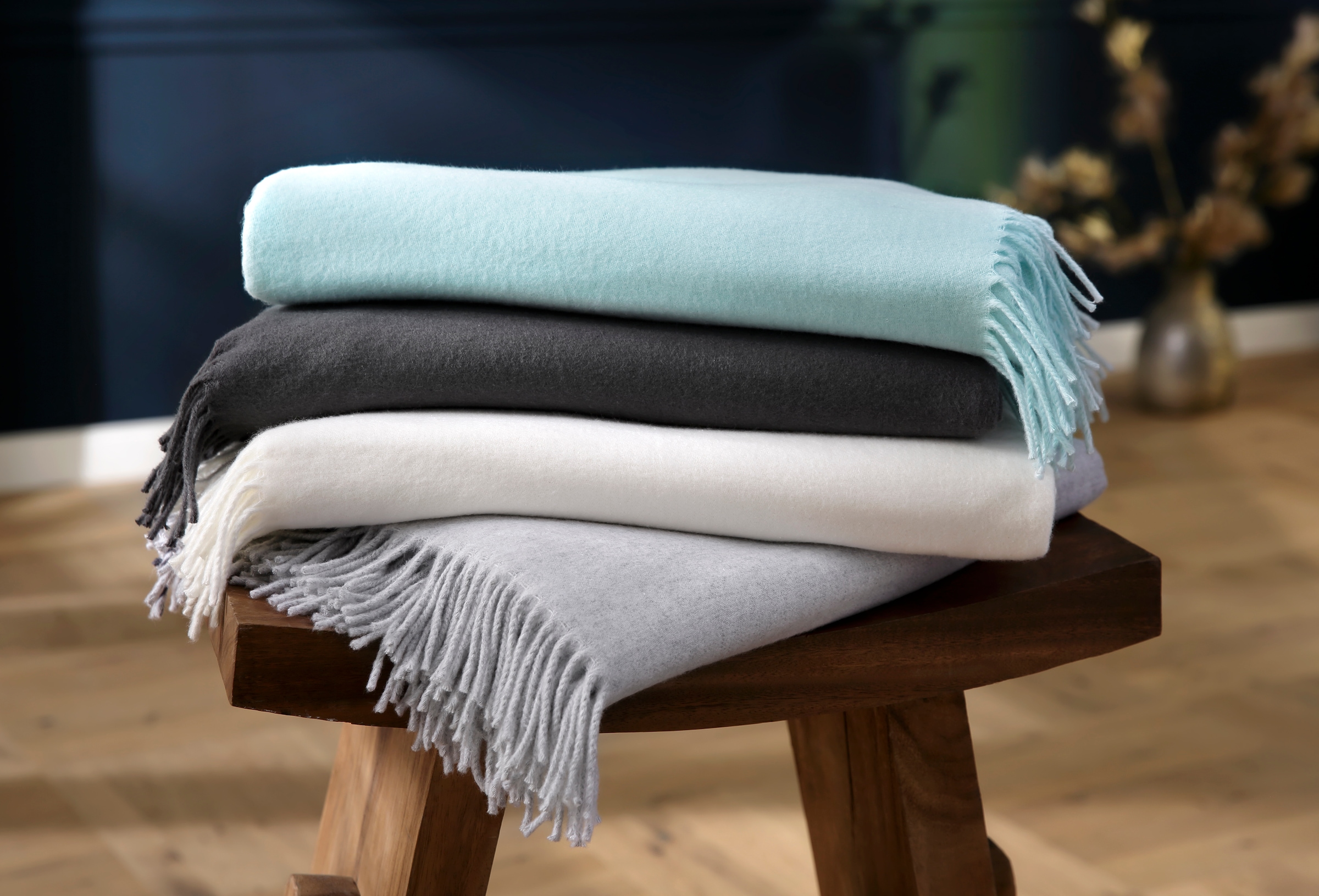 Leonique Wohndecke »Plaid Sofia« mit tollen Fransen, Kuscheldecke