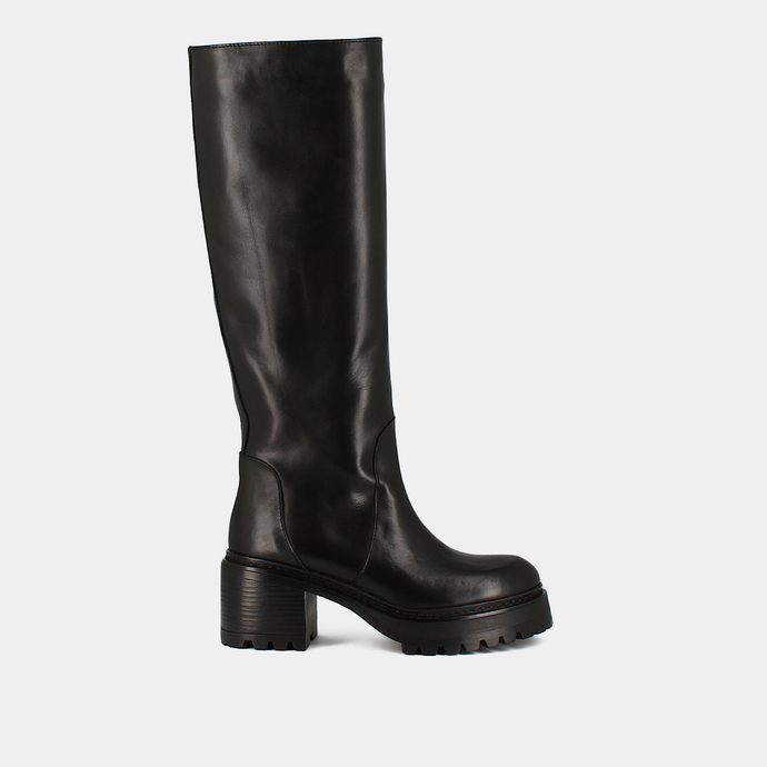 Bottes à bouts ronds et semelles crantée...  en cuir noir
