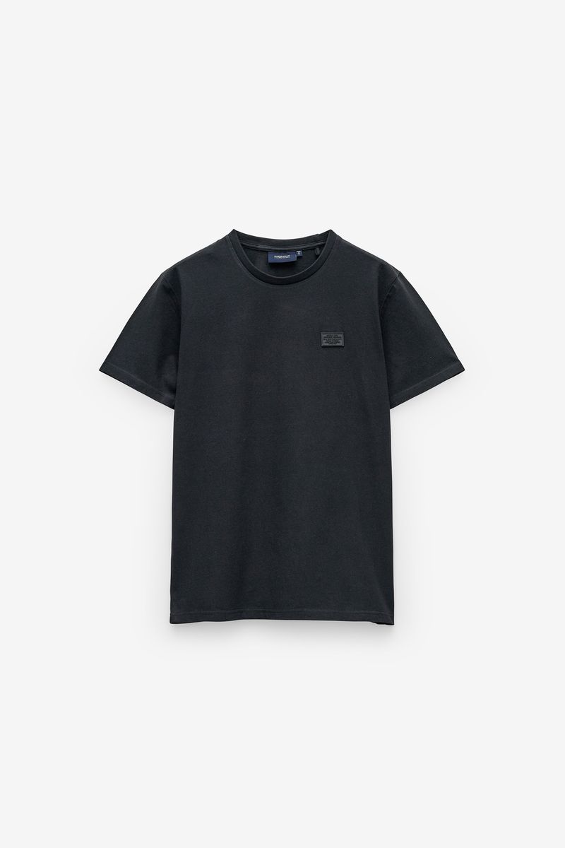 T-SHIRT COM BADGE
