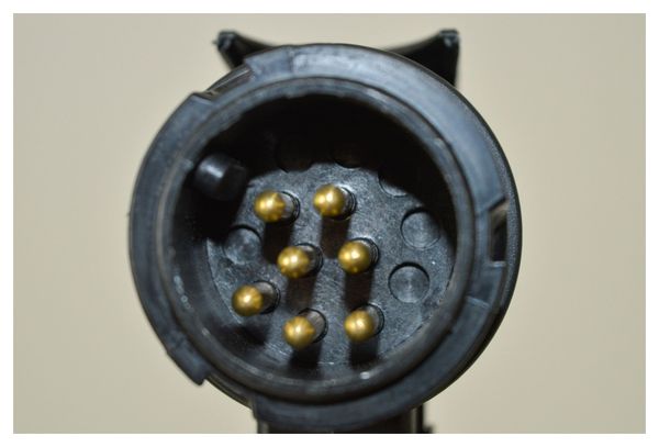 Adaptateur 13/7 broches (13 males / 7 femelles)