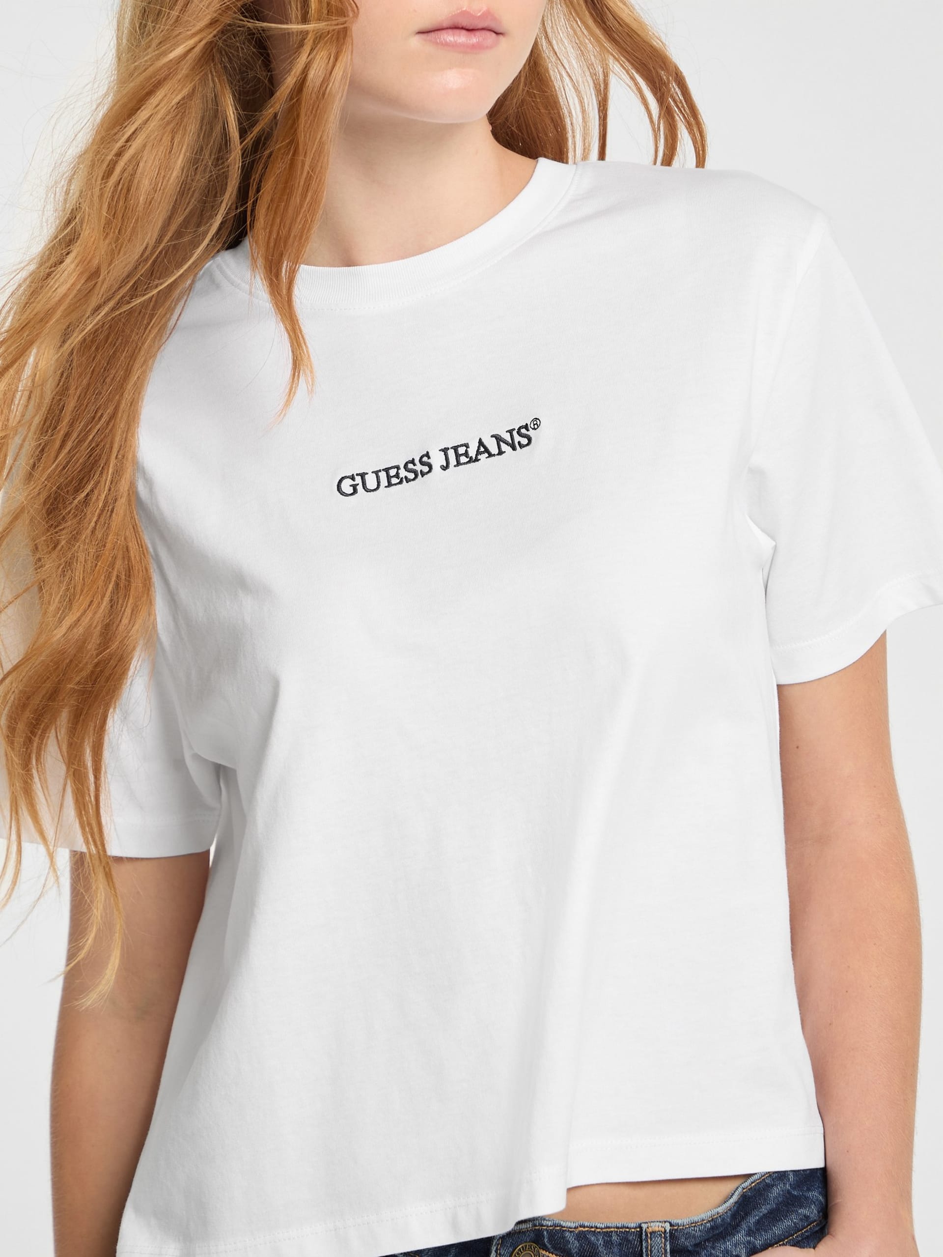 Camiseta com gola redonda e logo
