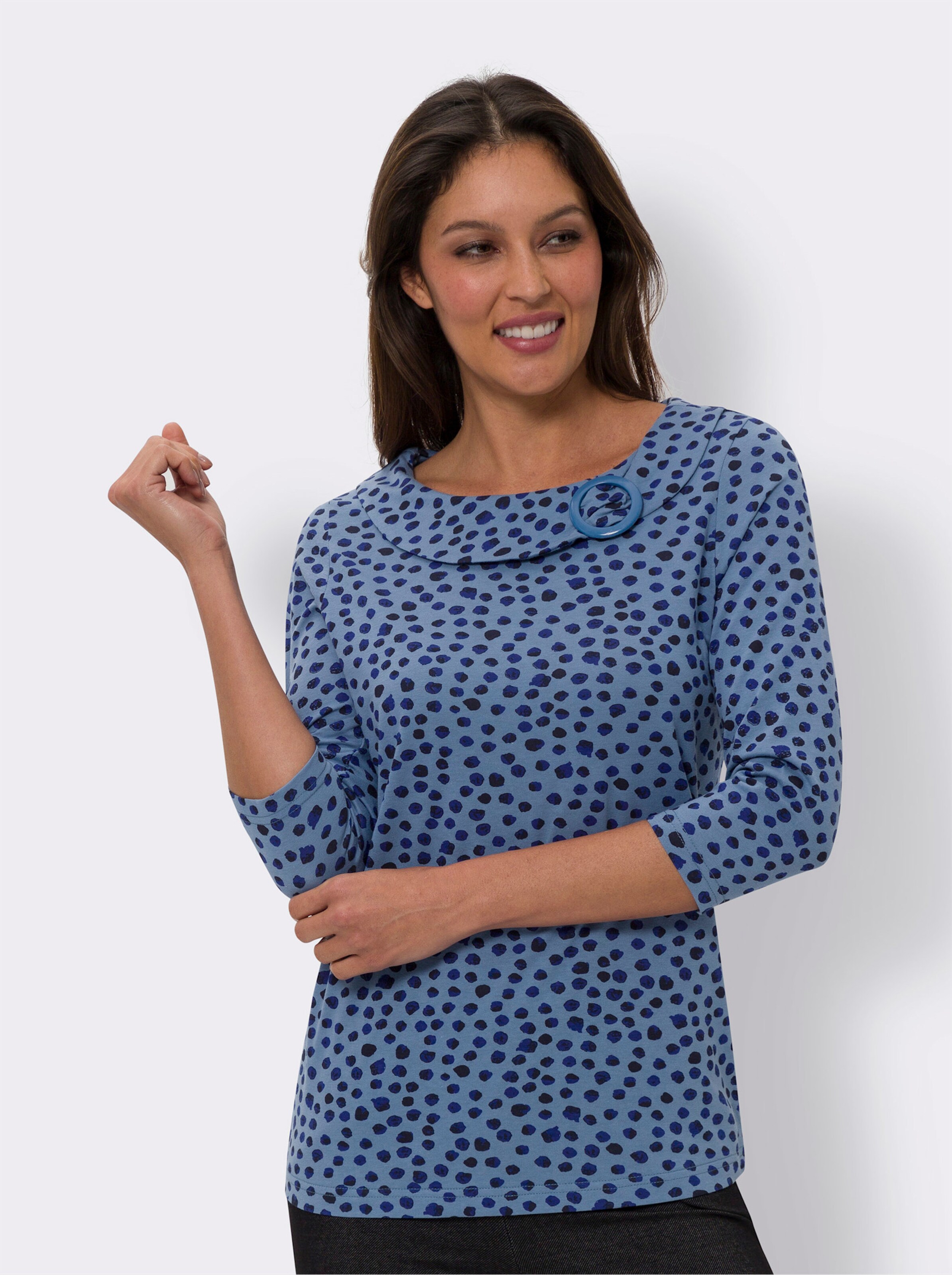 34-Arm-Shirt mit Zierspange am Ausschnitt