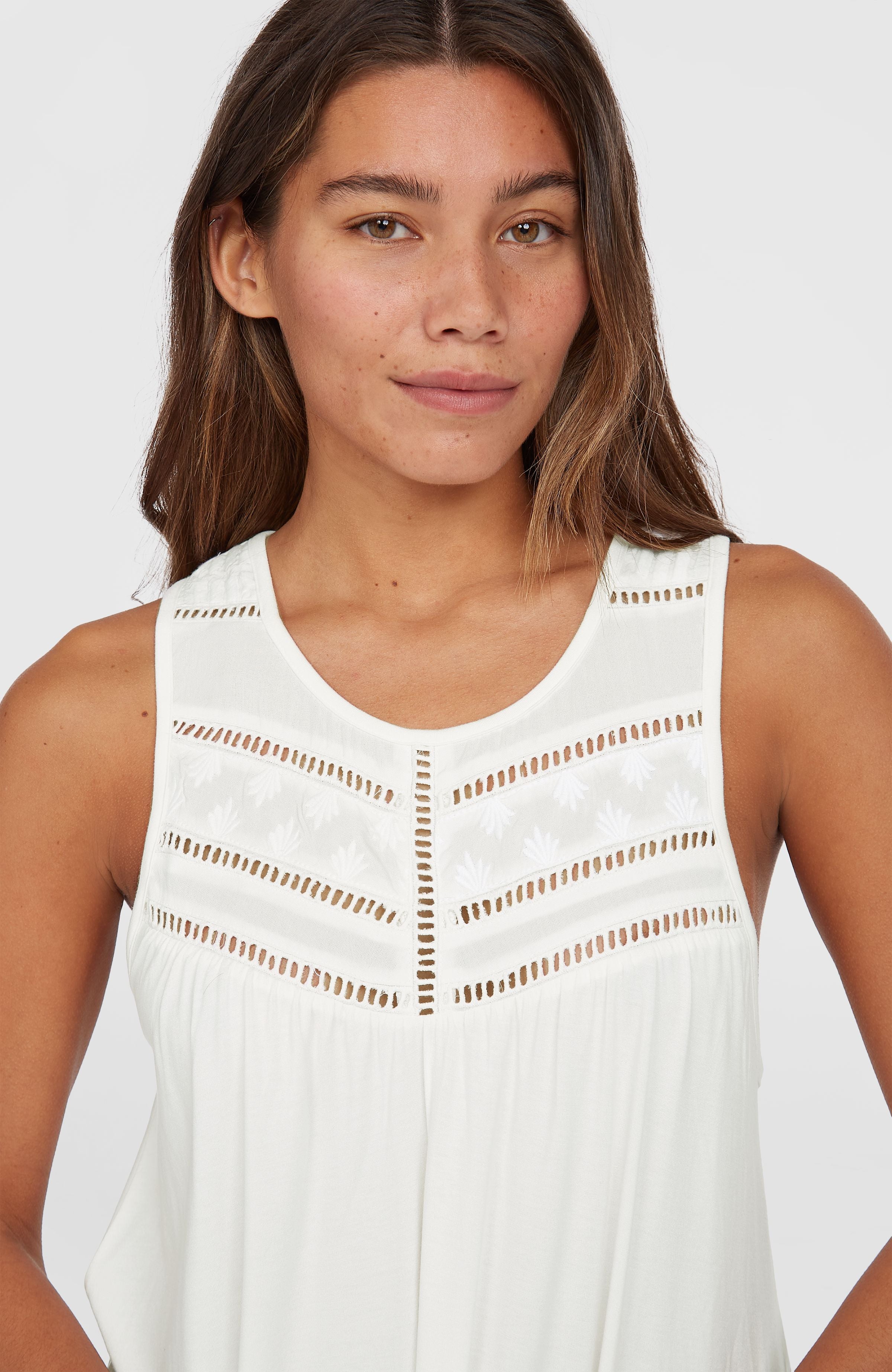 Essentials Tokeena tanktop met borduursel