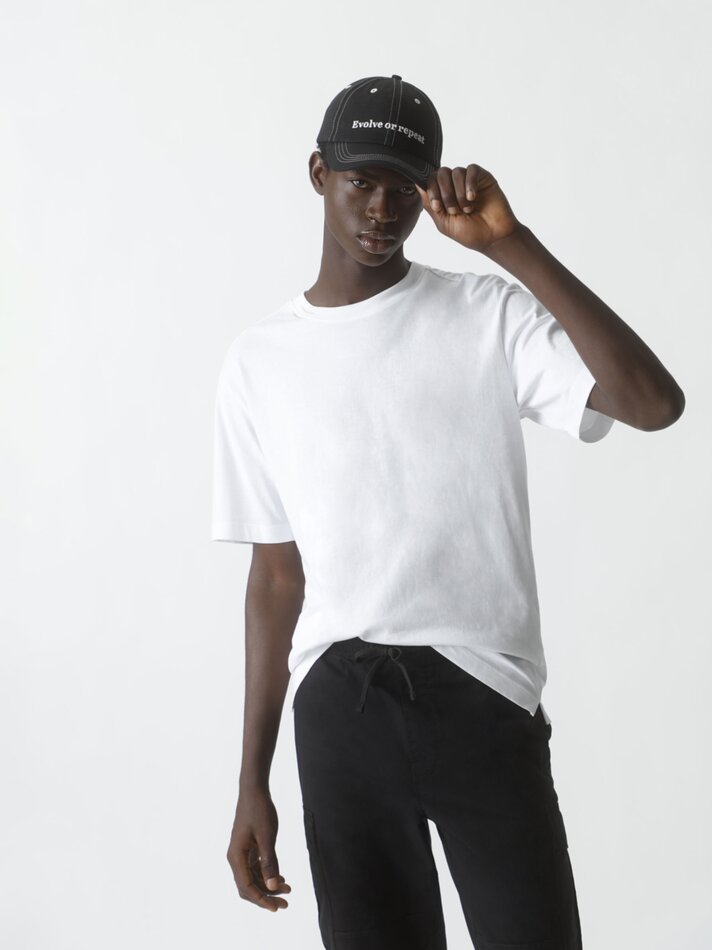 Calça jogger com bolsos - Preta
