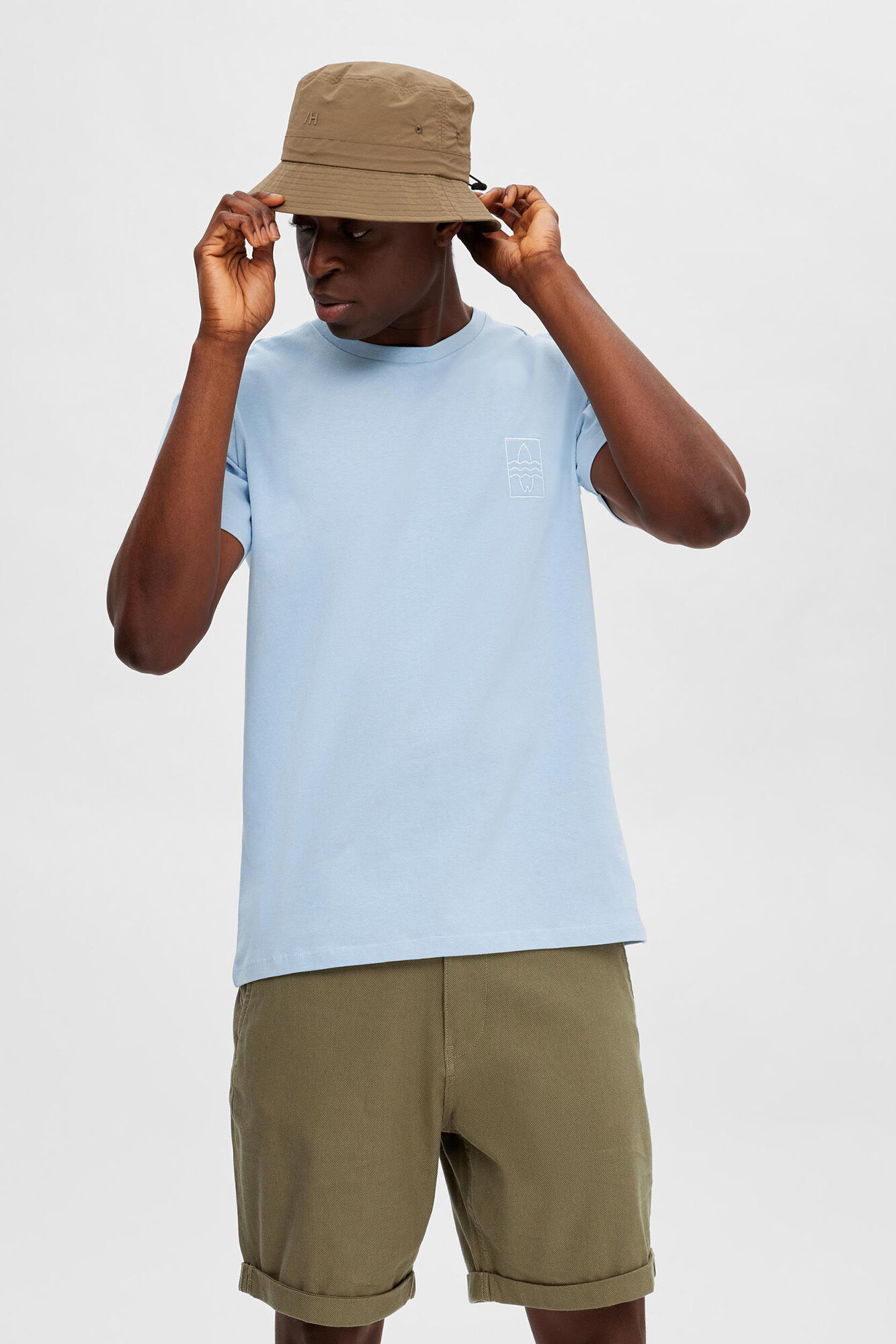Camiseta de manga curta em algodão orgânico com detalhes bordados. - Azul