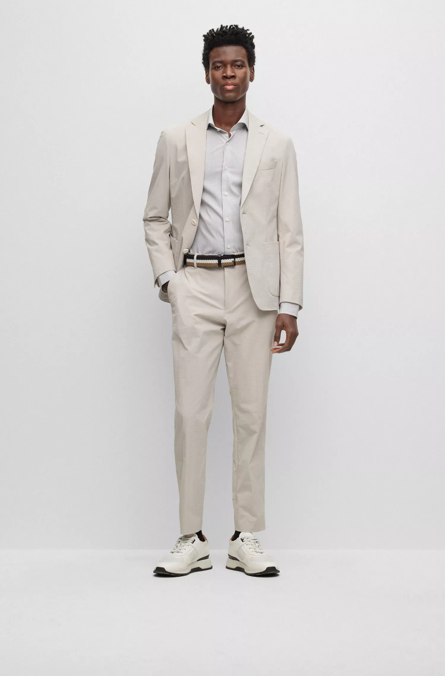 Camisa BOSS preta de corte slim em tecido elástico de alta performance com listras.