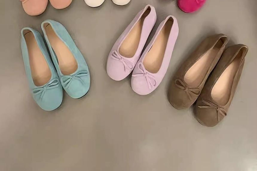 Karlao - Platte schoenen met strikaccent en imitatiesuède