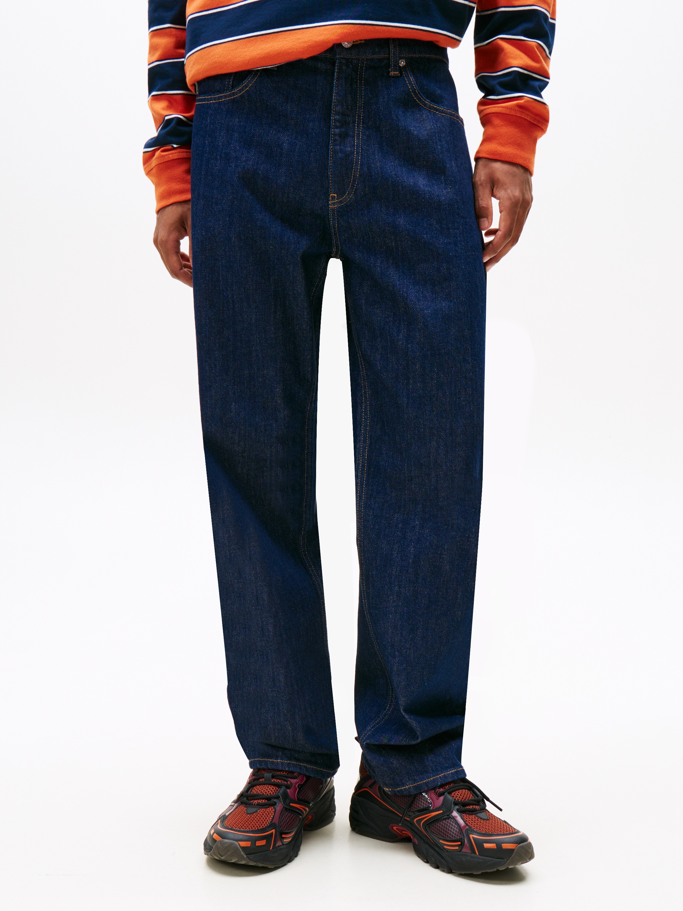 Tommy Jeans 5-Pocket-Jeans »Sonny Regular Tapered«, mit dezenter Waschung