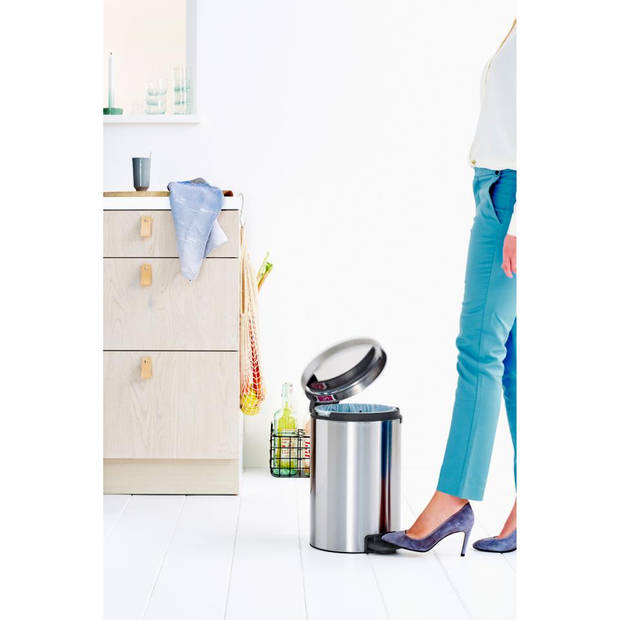 Brabantia newIcon pedaalemmer 12 liter met kunststof binnenemmer - Matt Steel Fingerprint Proof