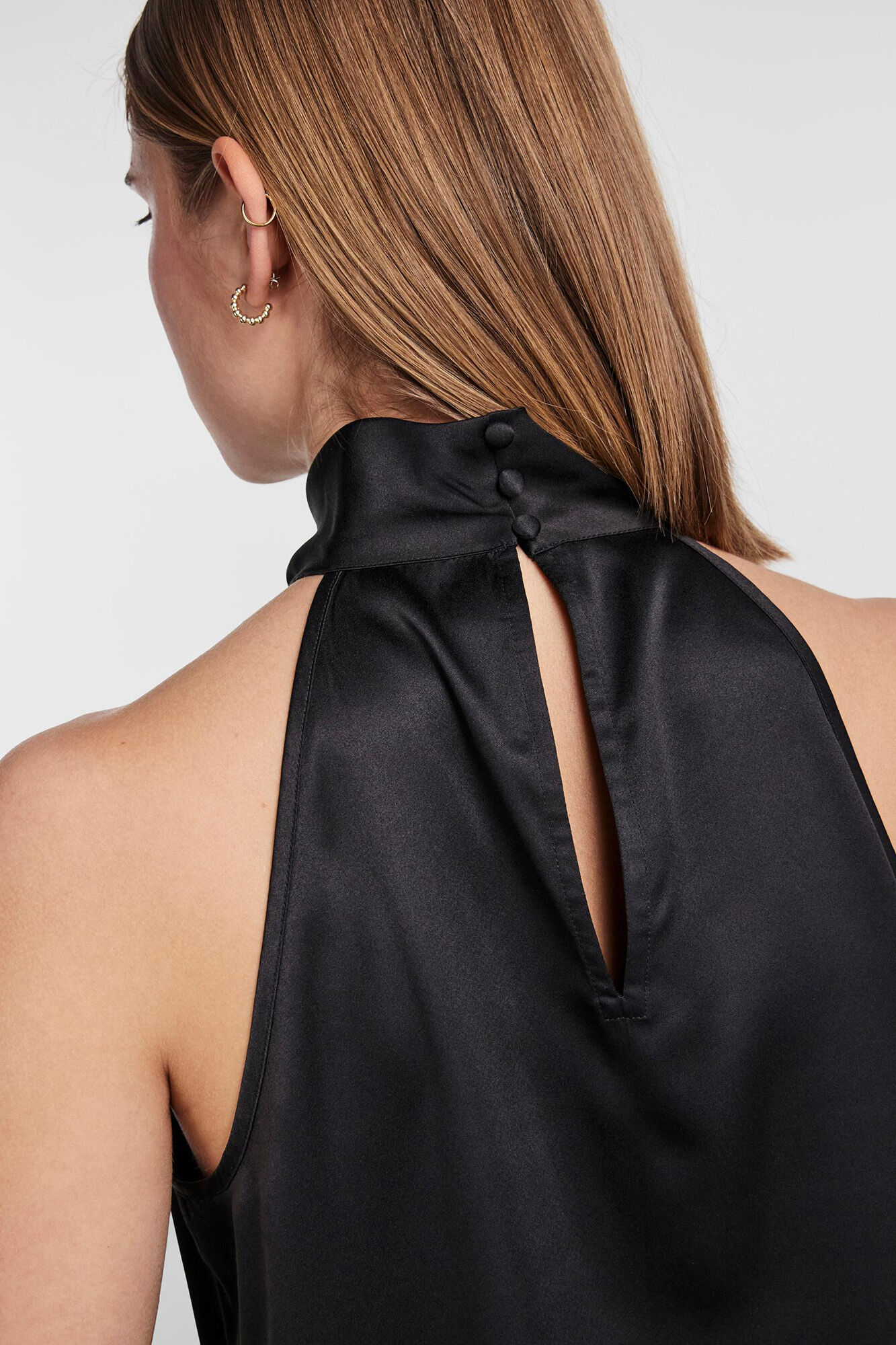Blusa com decote halter