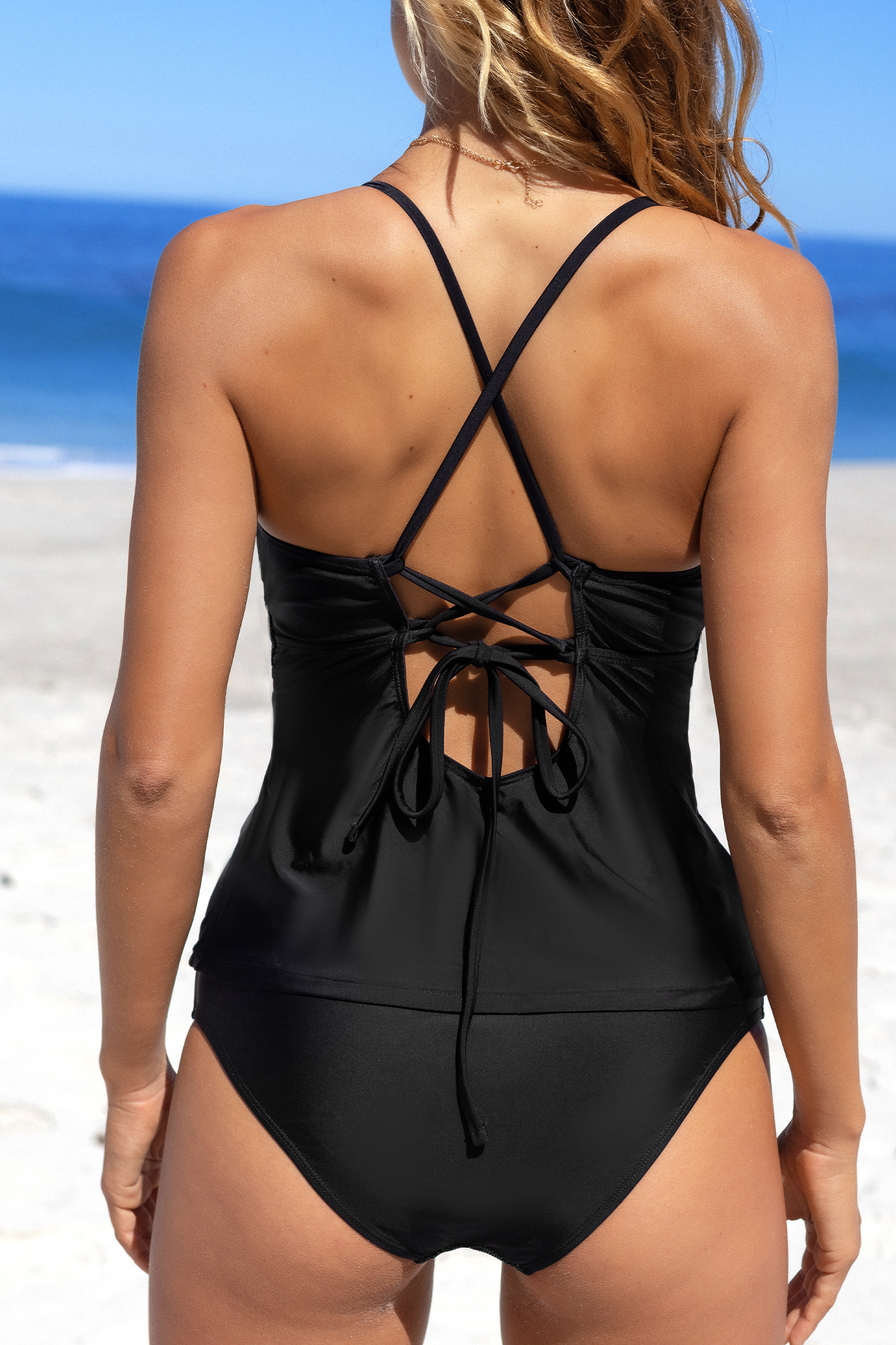 Tankini à col en V en plongeant et bas standard