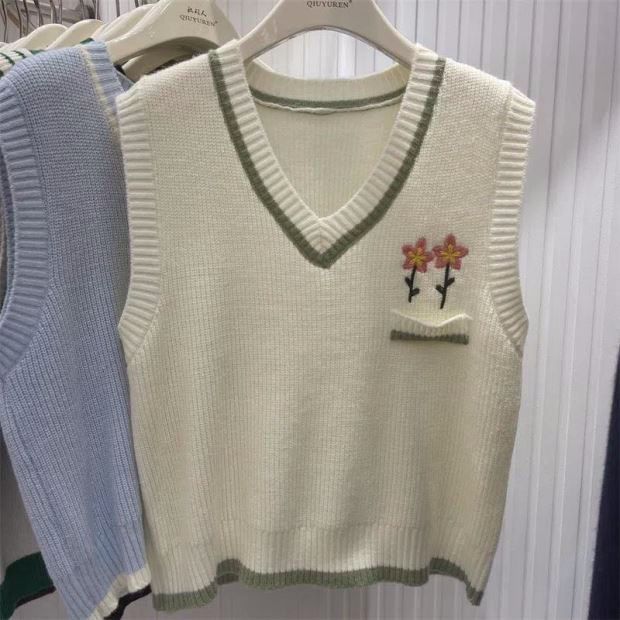 Beaustreet - V-hals vest met bloemenborduursel