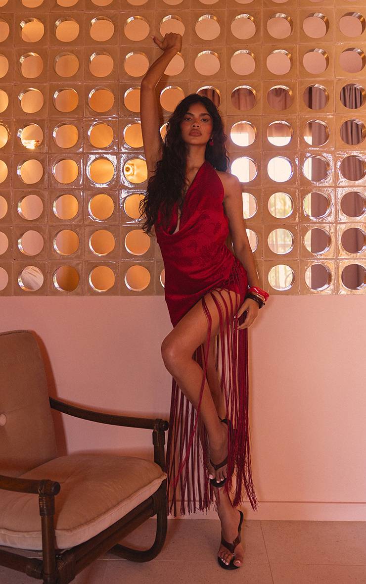 Rouge Robe À Col Bénitier Et Franges En Satin Fleuri