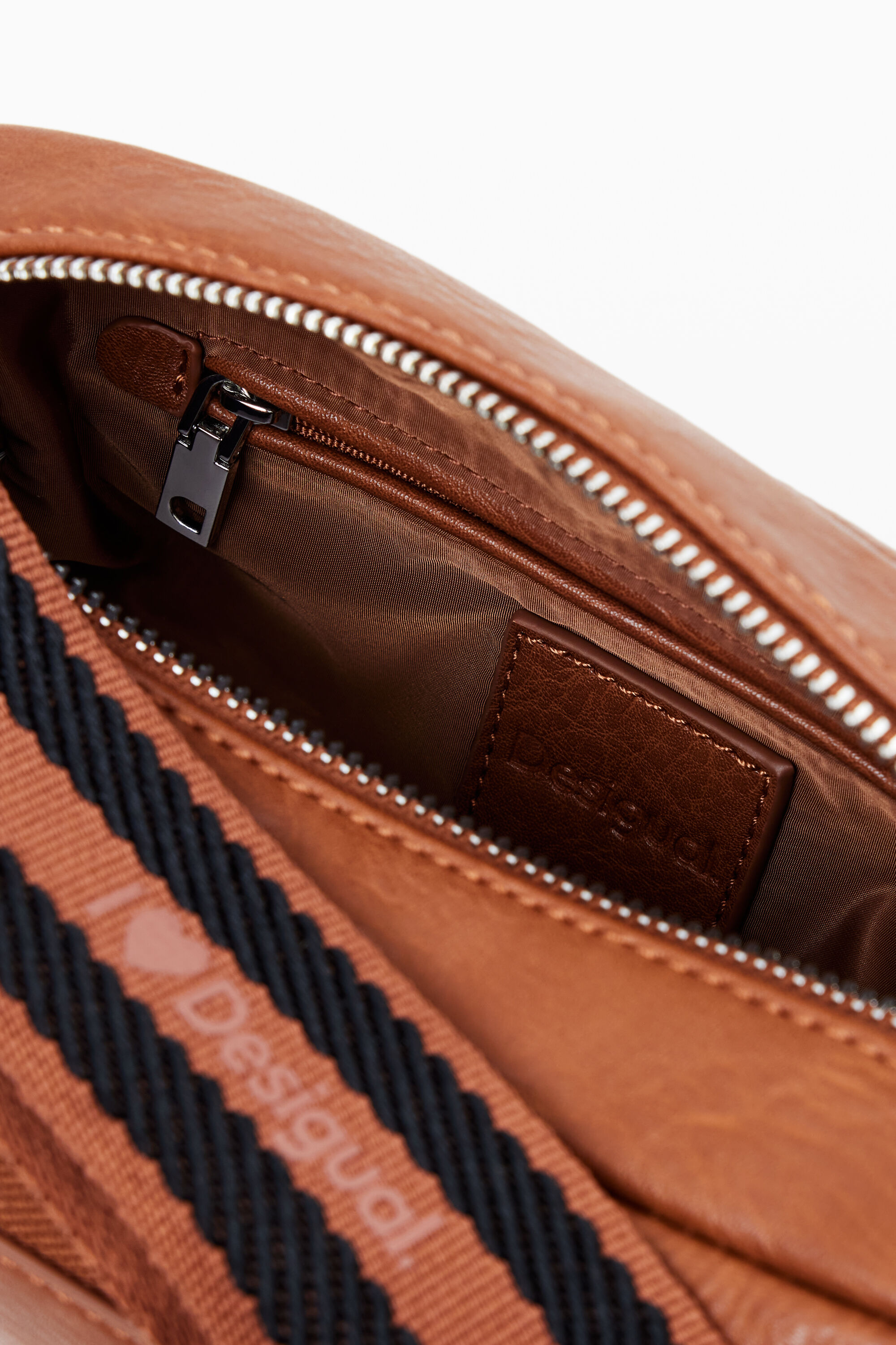 Bolsa transversal com vários bolsos