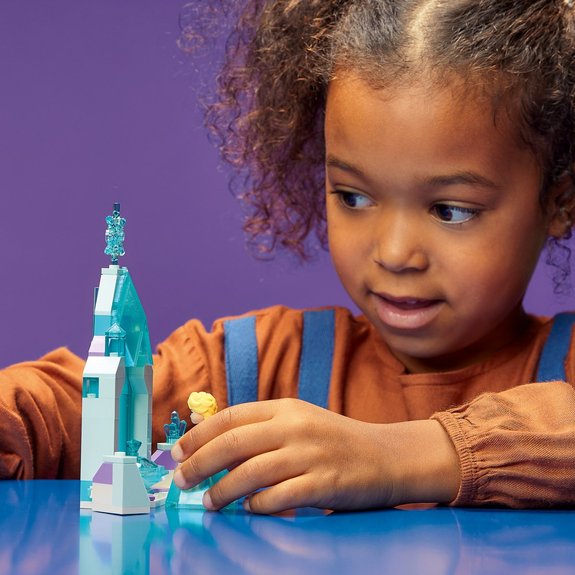 La cour du château d’Elsa LEGO  Princesses 43199