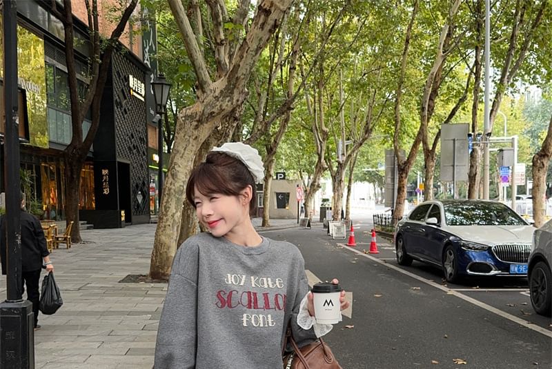 Joyciful - A-lijn maxi-rok met hoge taille en kant / oversized sweatshirt met ronde hals en letters