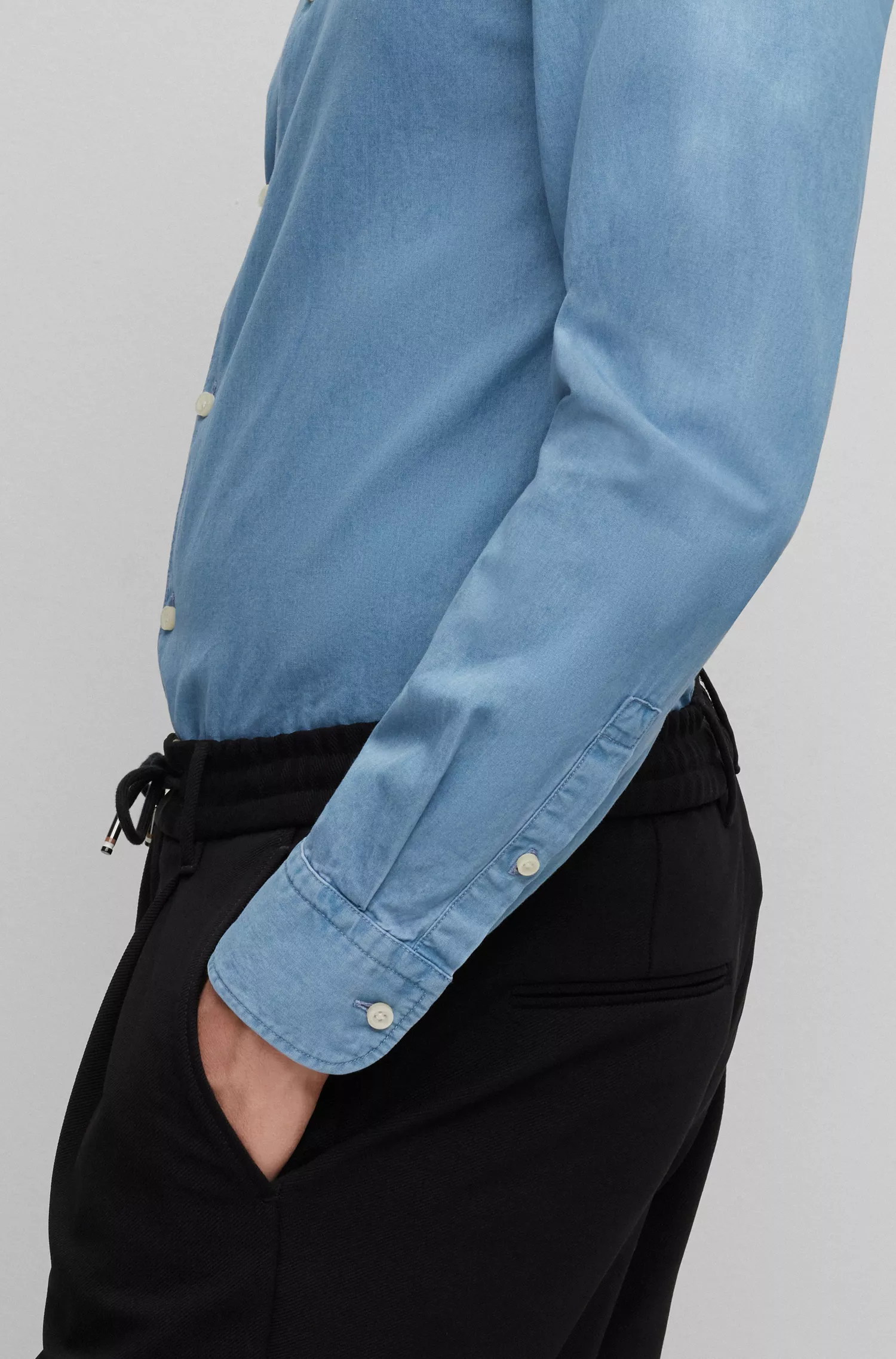 Camisa BOSS preta de corte casual em denim de algodão puro
